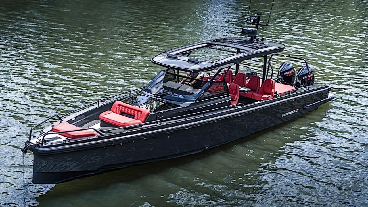 Brabus Shadow 1000 : 1 000 ch et 60 nœuds en première à Cannes - Yacht Cannes