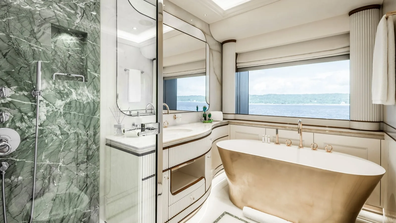 AHPO - photo 20 location yacht Cannes