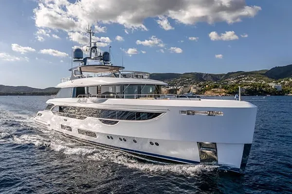ALPHA WAVES - location yacht Cannes