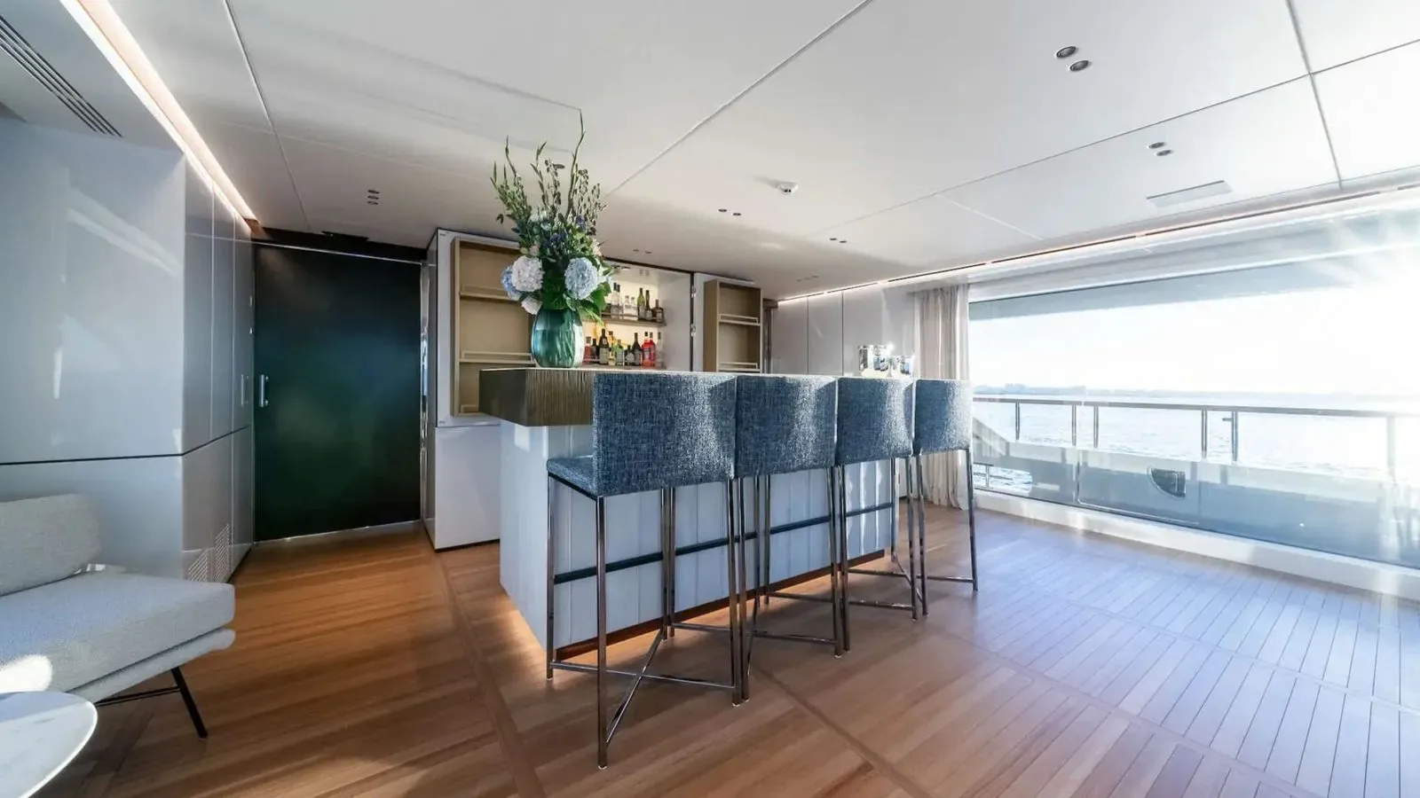 ALPHA WAVES - photo 23 location yacht Cannes