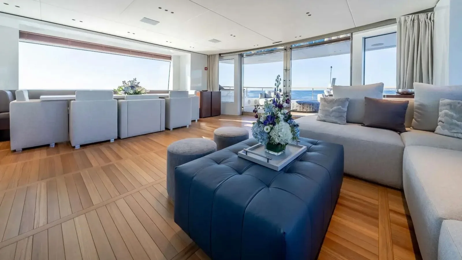 ALPHA WAVES - photo 24 location yacht Cannes
