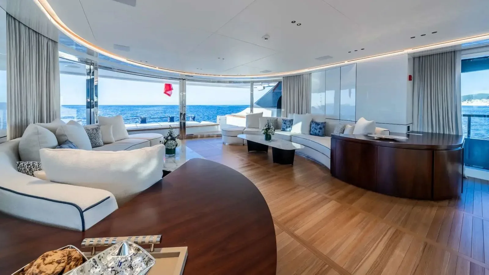 ALPHA WAVES - photo 27 location yacht Cannes