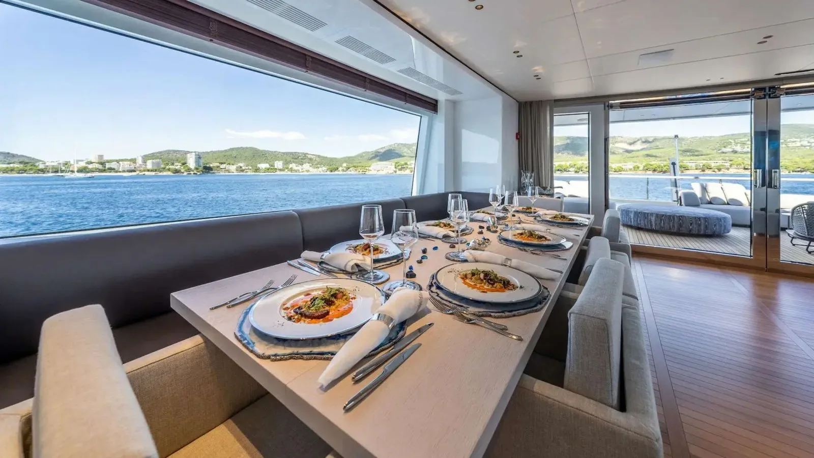 ALPHA WAVES - photo 30 location yacht Cannes
