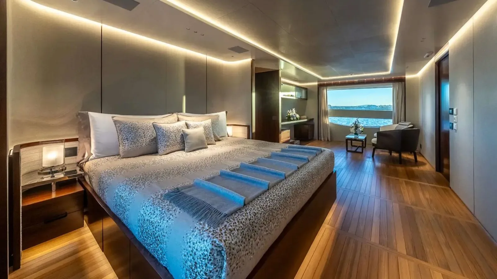 ALPHA WAVES - photo 32 location yacht Cannes