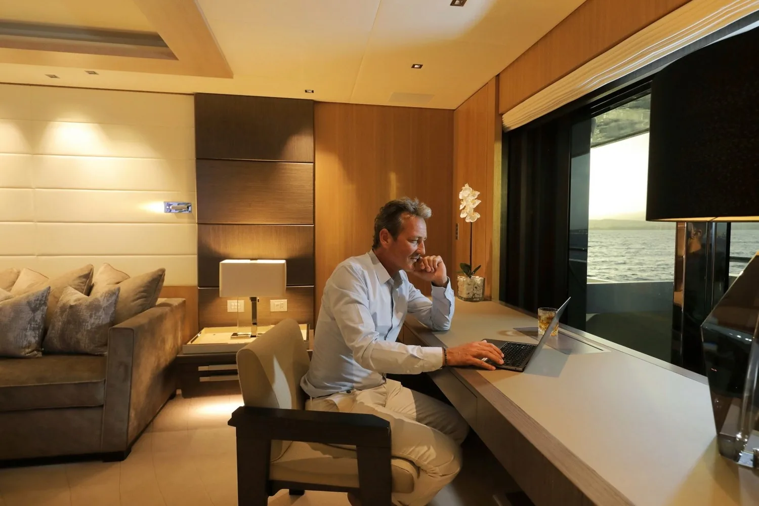 ARTISAN - photo 33 location yacht Cannes