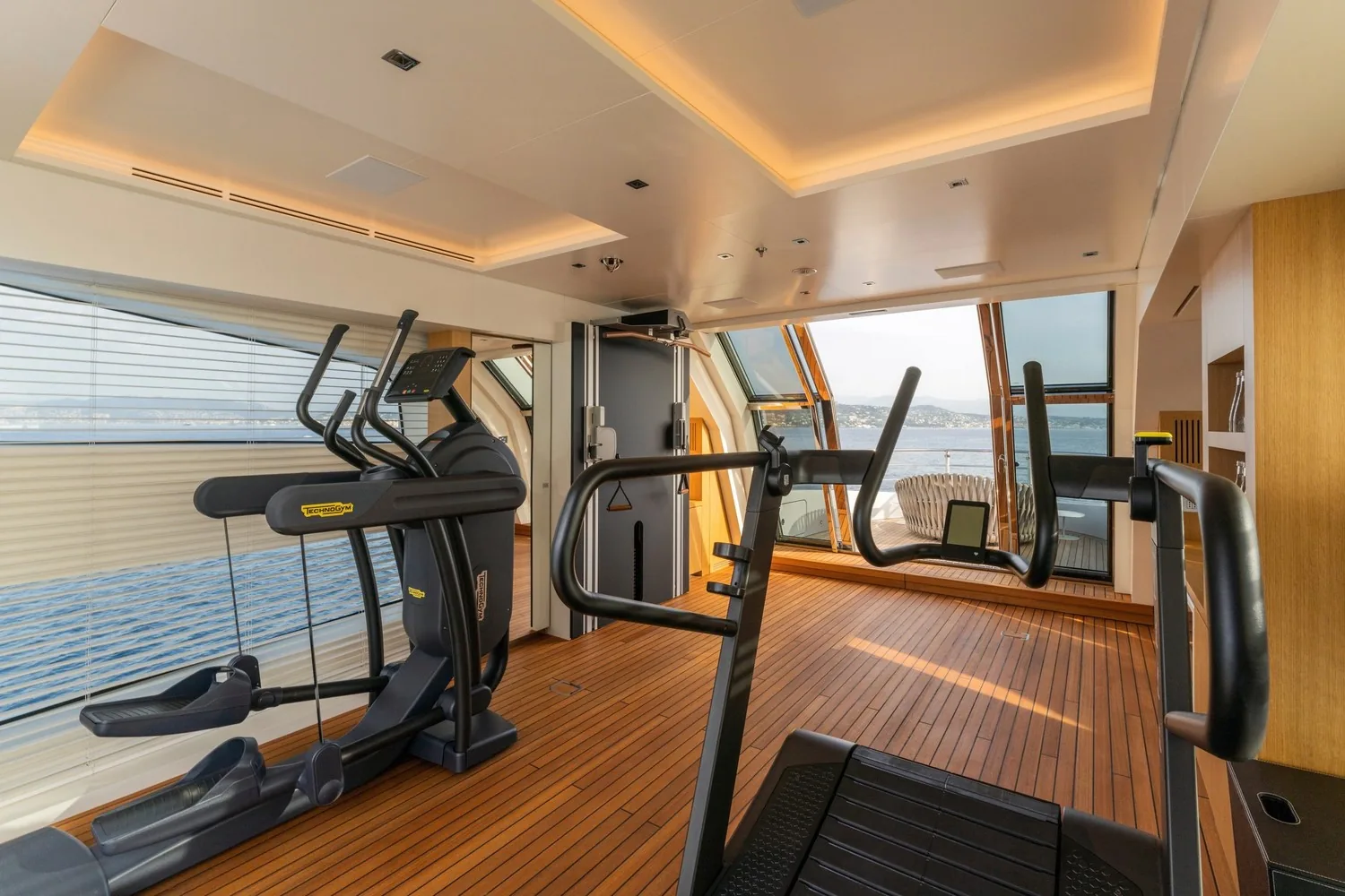 ARTISAN - photo 40 location yacht Cannes