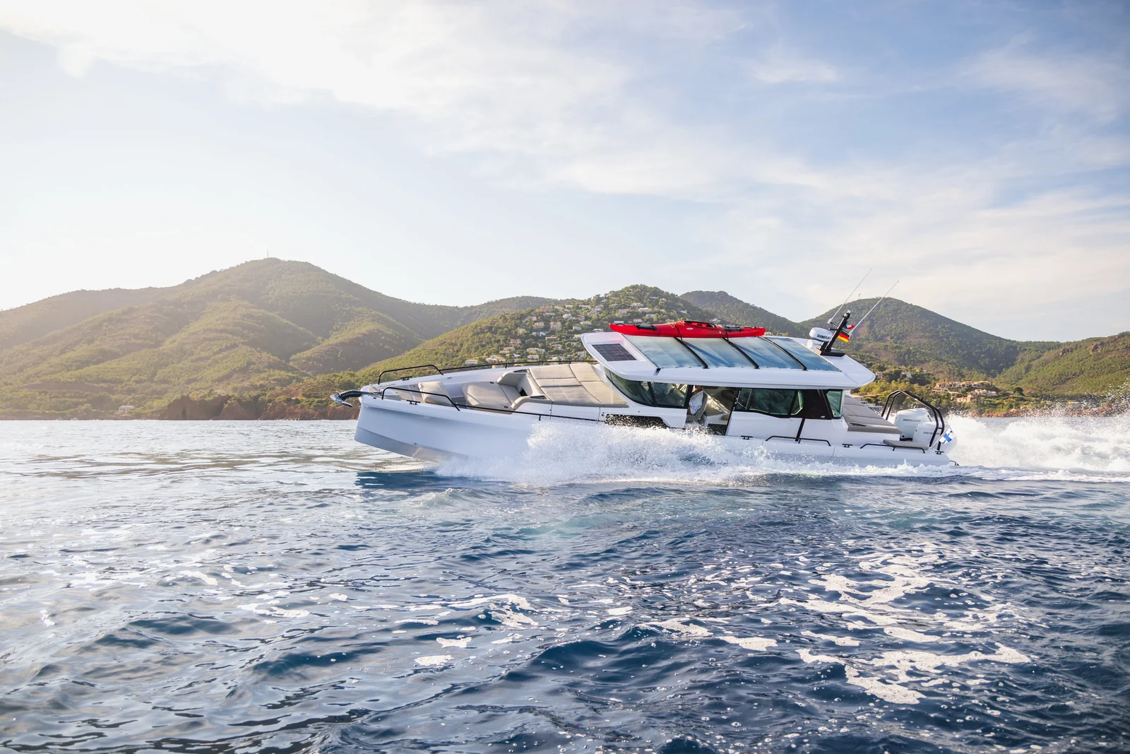 Axopar 45 XC Cross Cabin, photo 2 location yacht Cannes