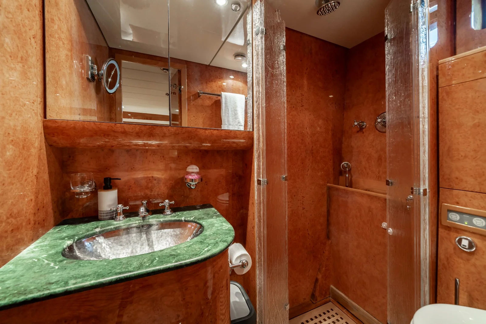 Baoli, photo 26 location yacht Cannes
