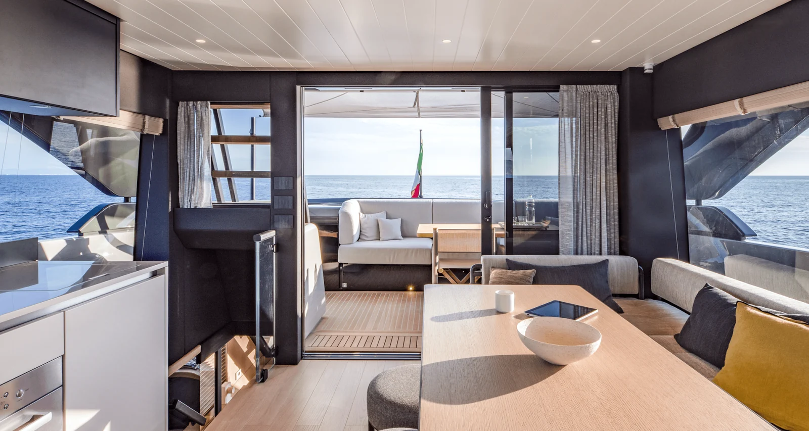 Bluegame BG62, photo 19 location yacht Cannes
