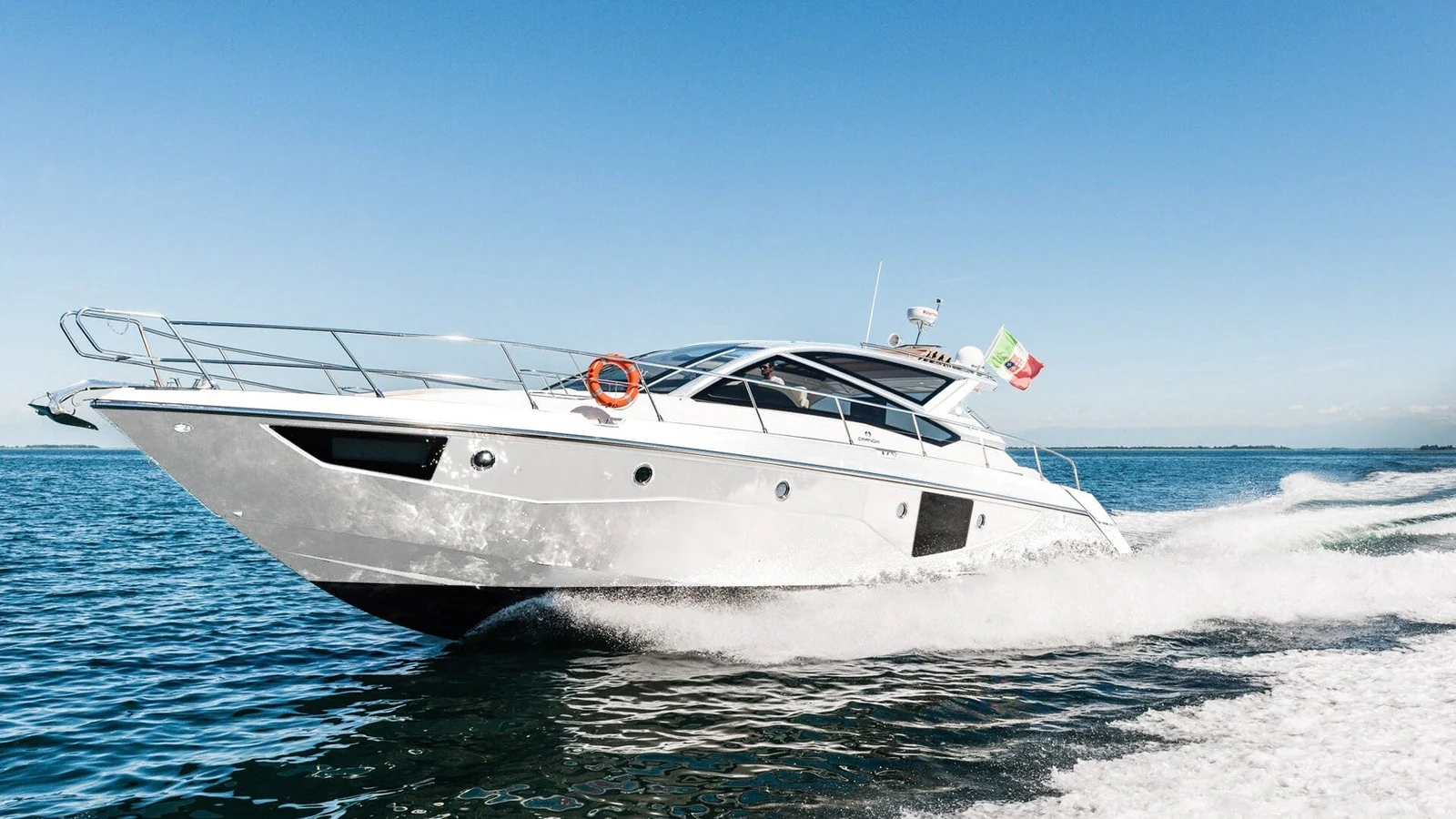Cranchi Sixty 6, photo 3 location yacht Cannes