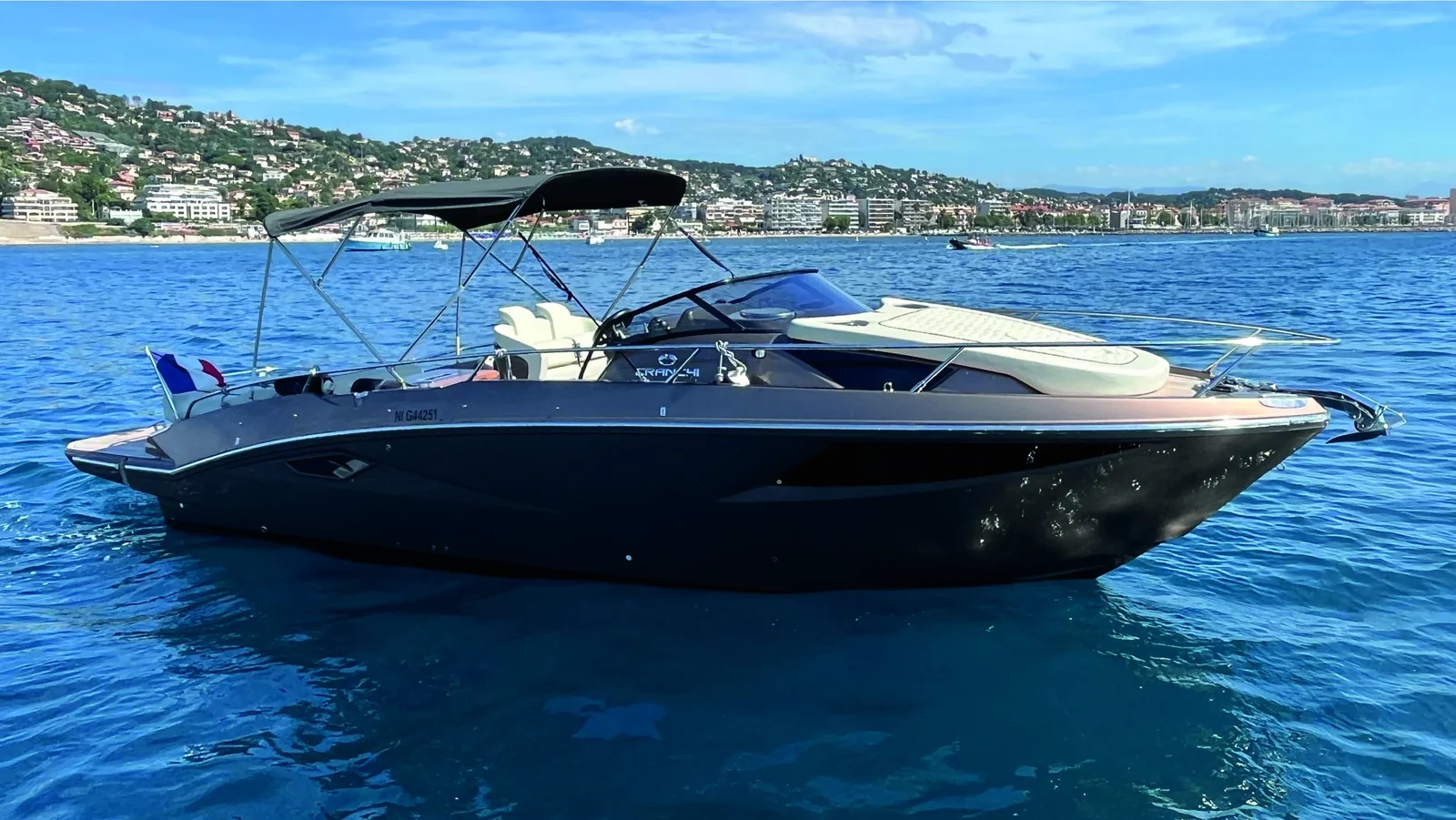 Cranchi E30 Endurance, photo 2 location yacht Cannes