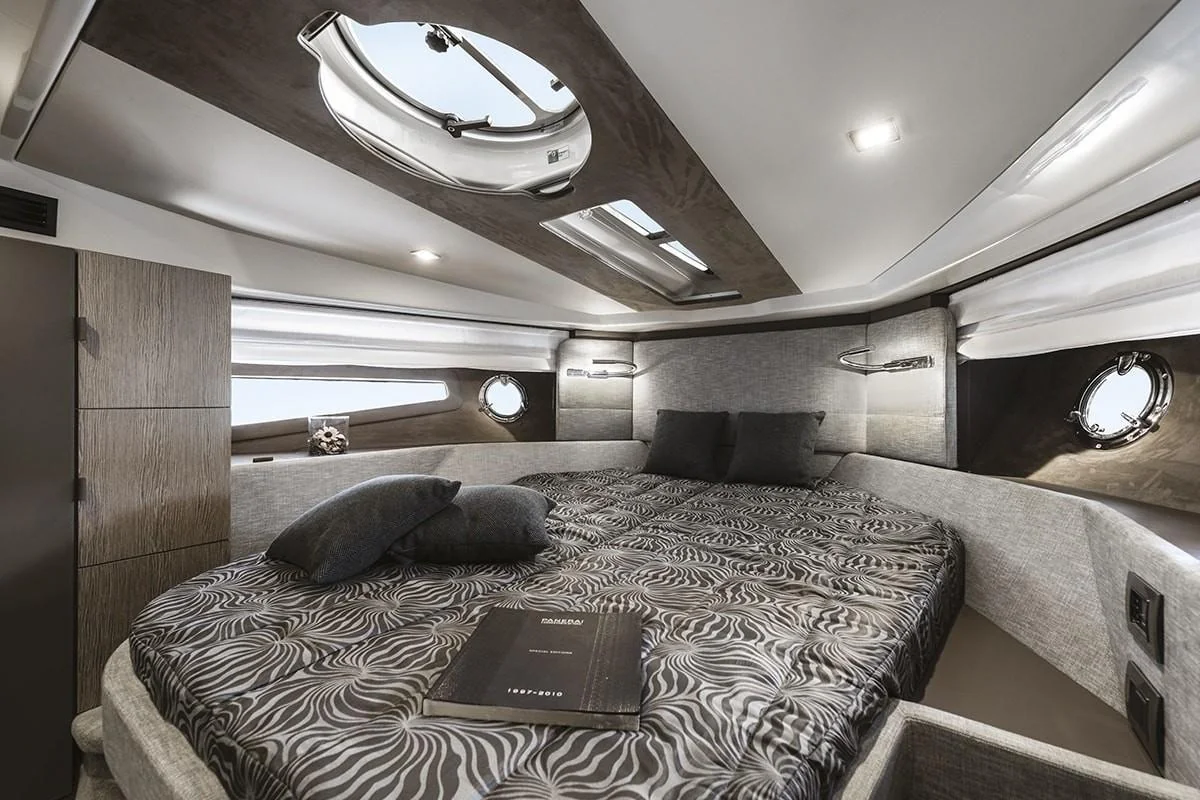 Cranchi M44 HT, photo 19 location yacht Cannes