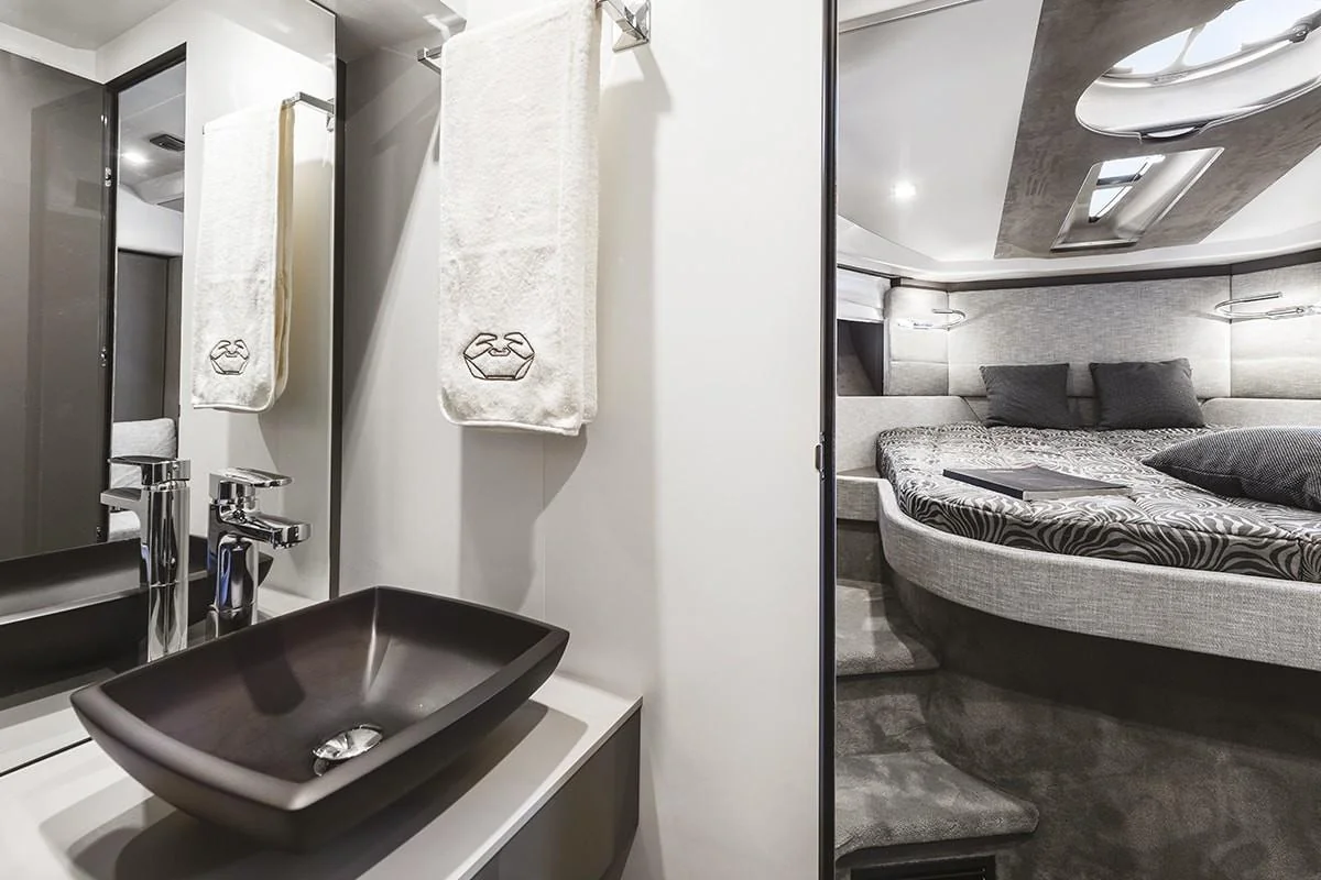 Cranchi M44 HT, photo 21 location yacht Cannes