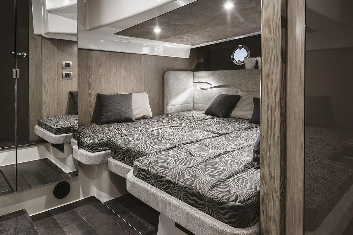 Cranchi M44 HT, photo 22 location yacht Cannes