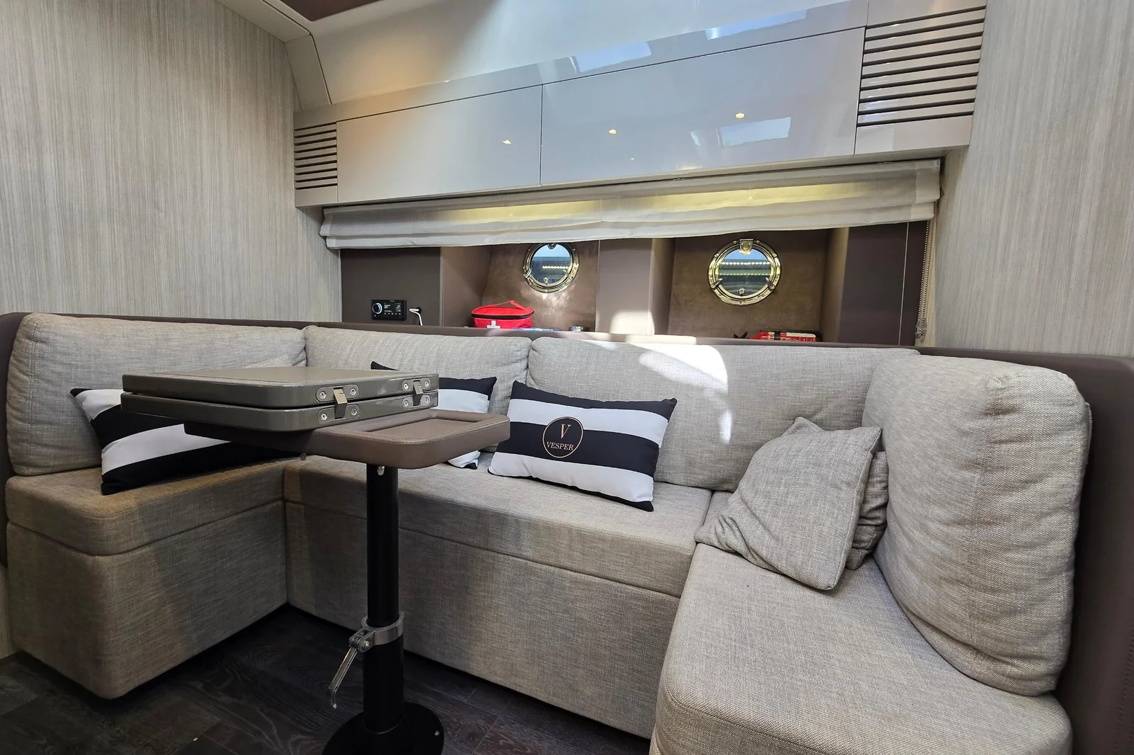 Cranchi M44 HT, photo 23 location yacht Cannes