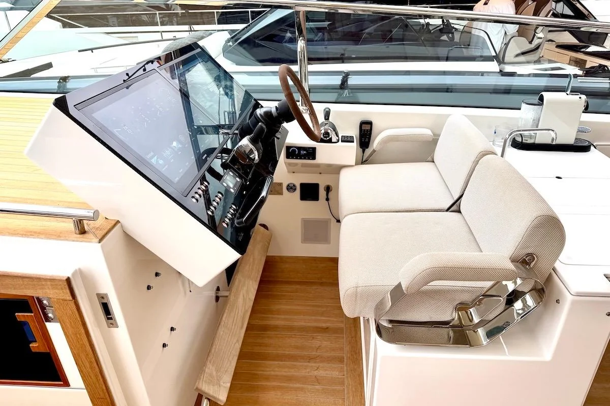 Delta 60 Open, photo 21 location yacht Cannes