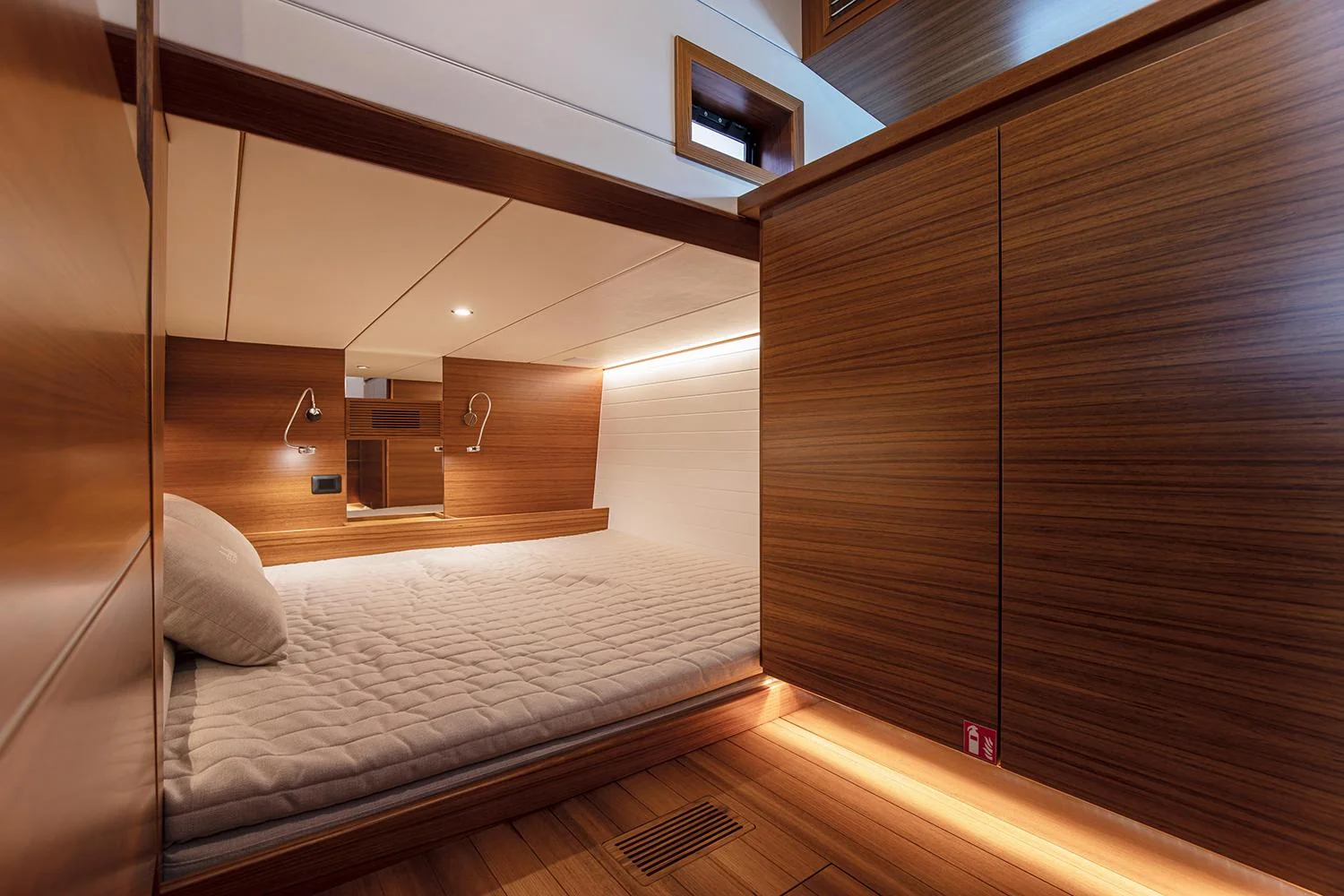 Delta 60 Open, photo 42 location yacht Cannes