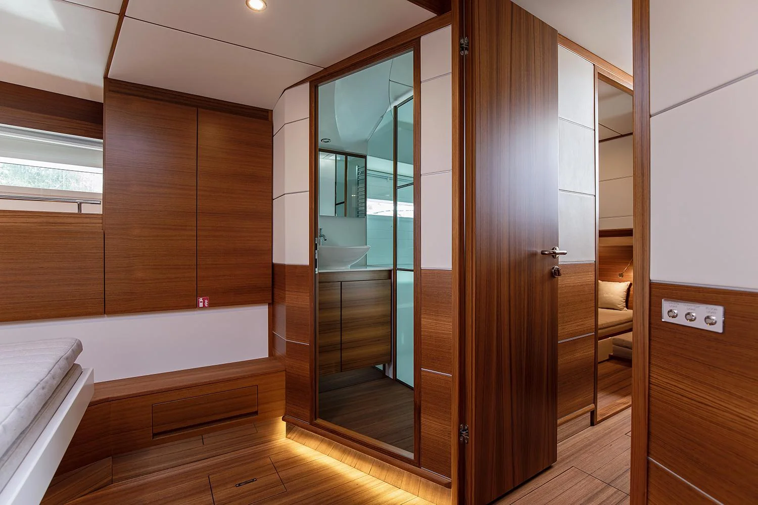 Delta 60 Open, photo 43 location yacht Cannes
