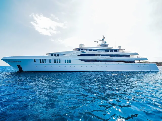 ELEMENTS - location yacht Cannes