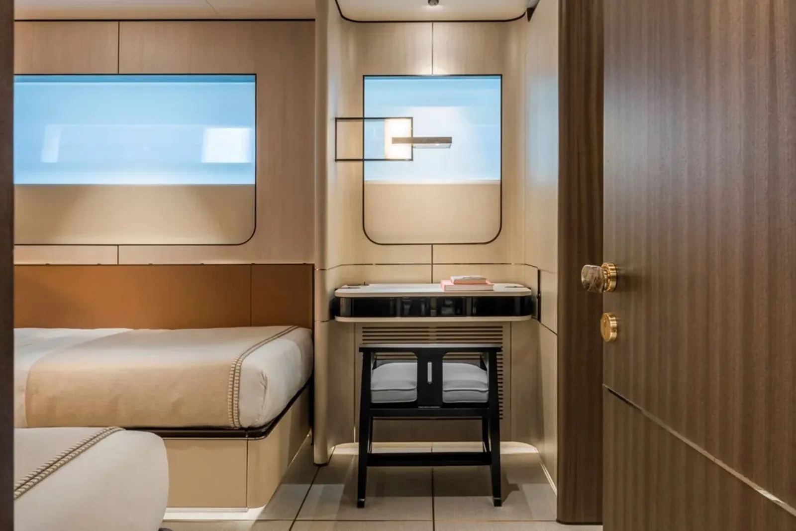 ENDEAVOUR 2 - photo 12 location yacht Cannes