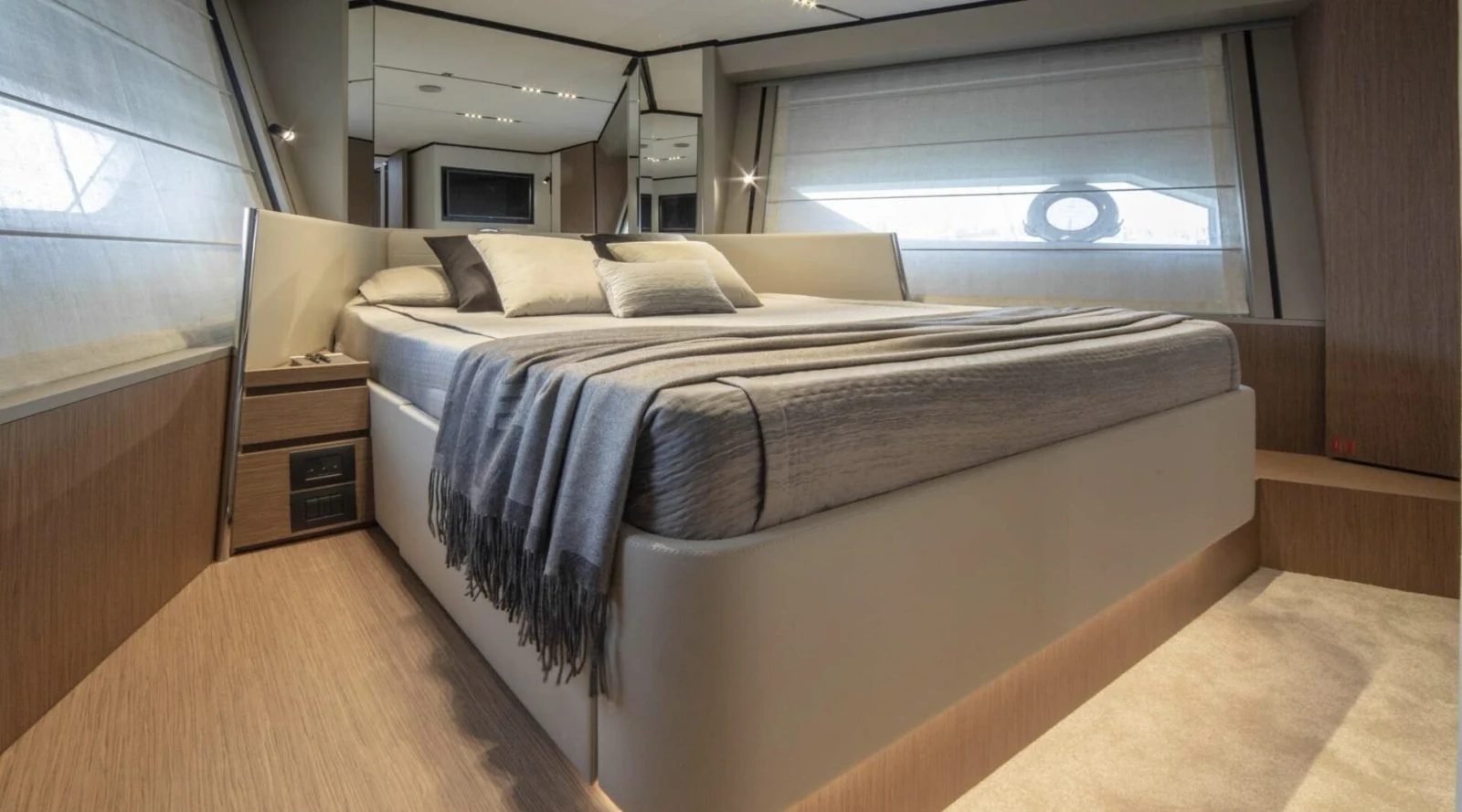 Ferretti 720 (Breeze), photo 16 location yacht Cannes