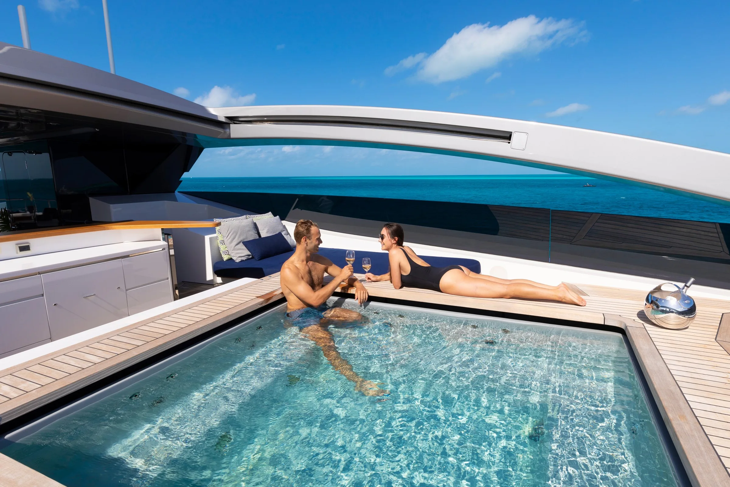 HALO - photo 17 location yacht Cannes