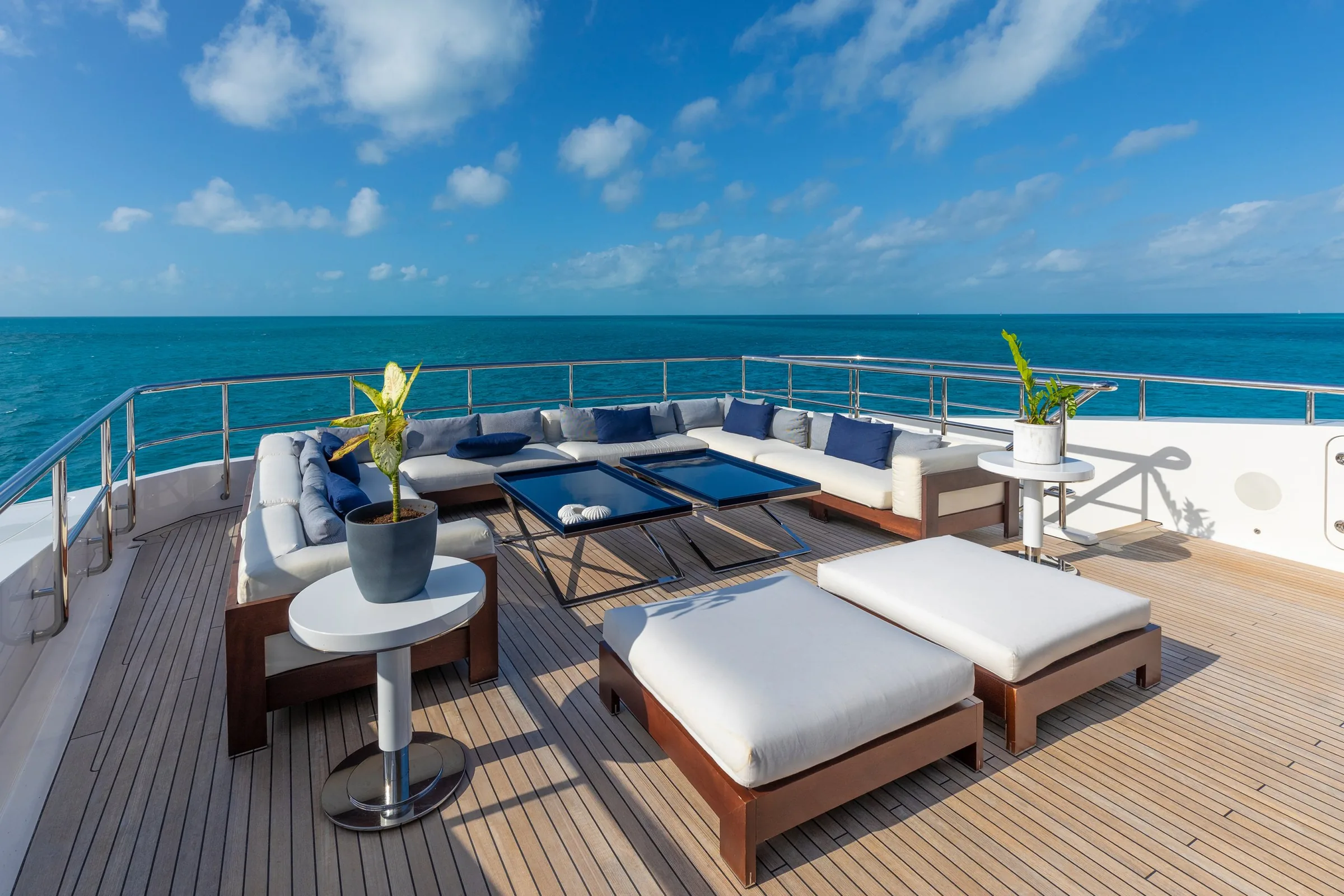 HALO - photo 22 location yacht Cannes