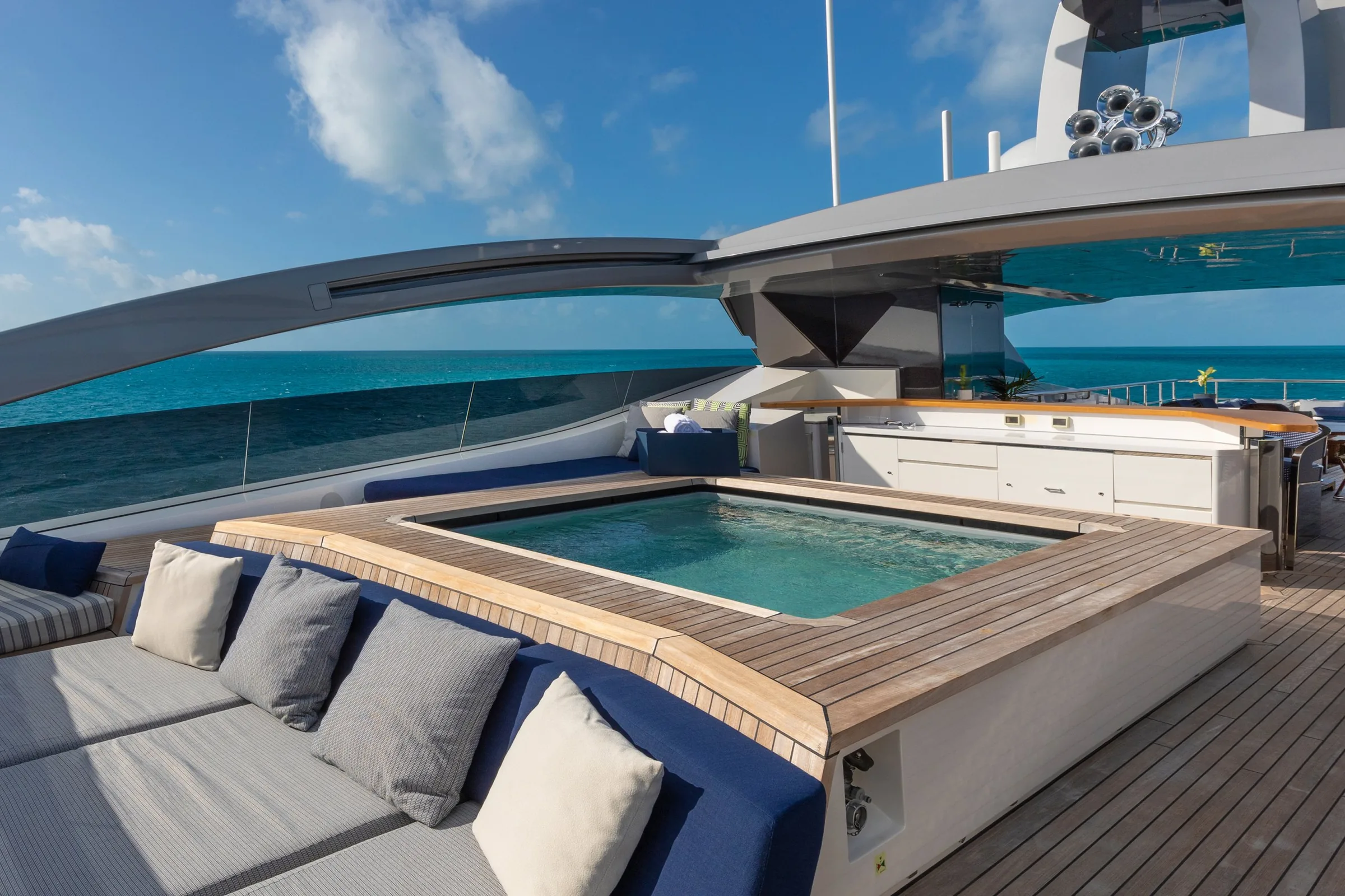 HALO - photo 24 location yacht Cannes