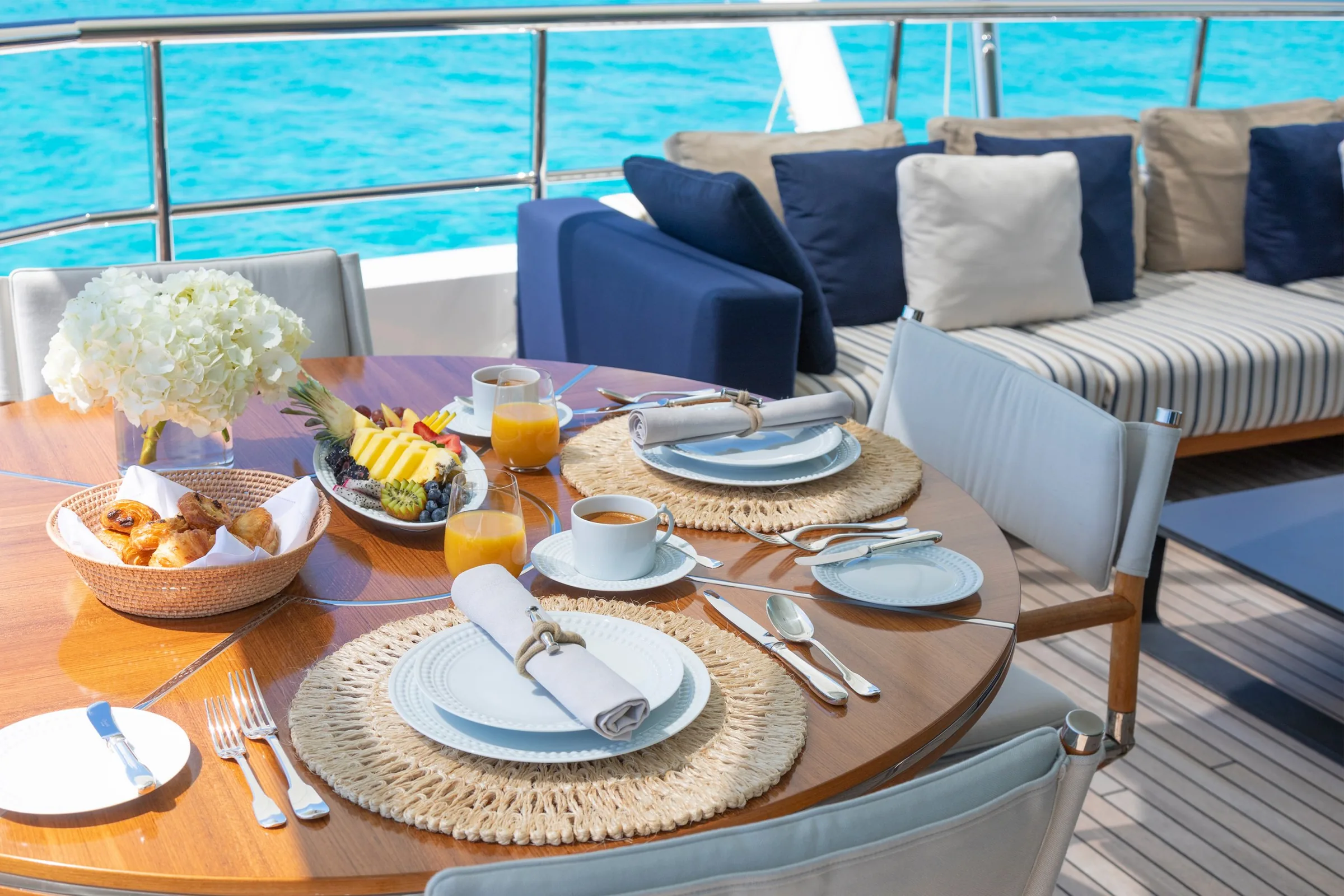 HALO - photo 28 location yacht Cannes