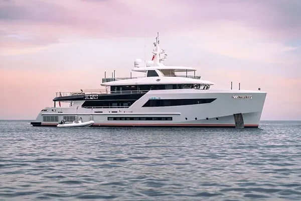 HEEUS - location yacht Cannes