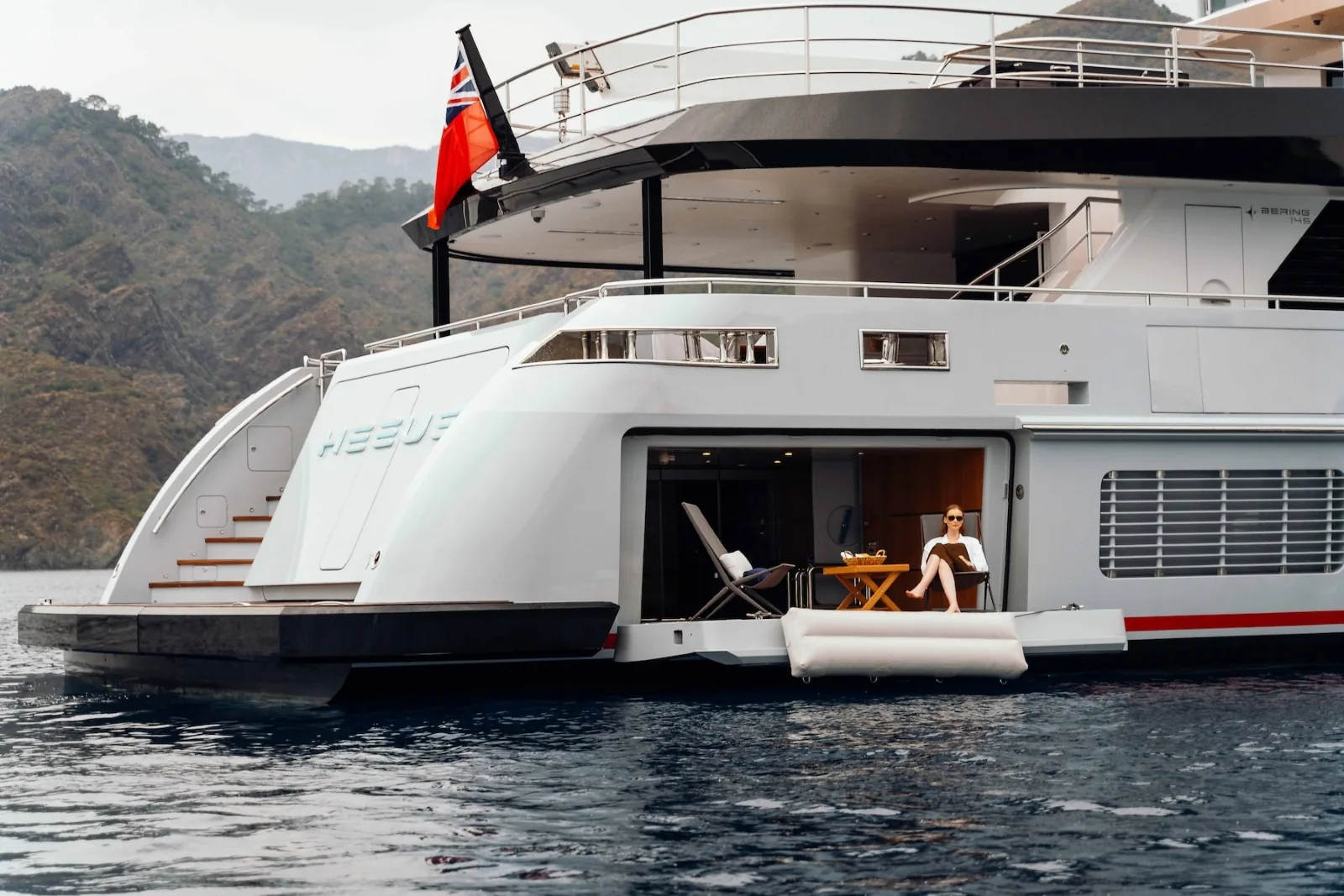 HEEUS - photo 13 location yacht Cannes