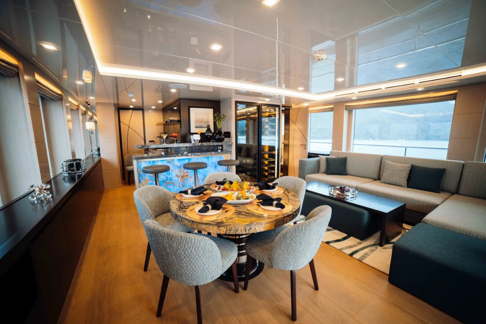 HEEUS - photo 27 location yacht Cannes