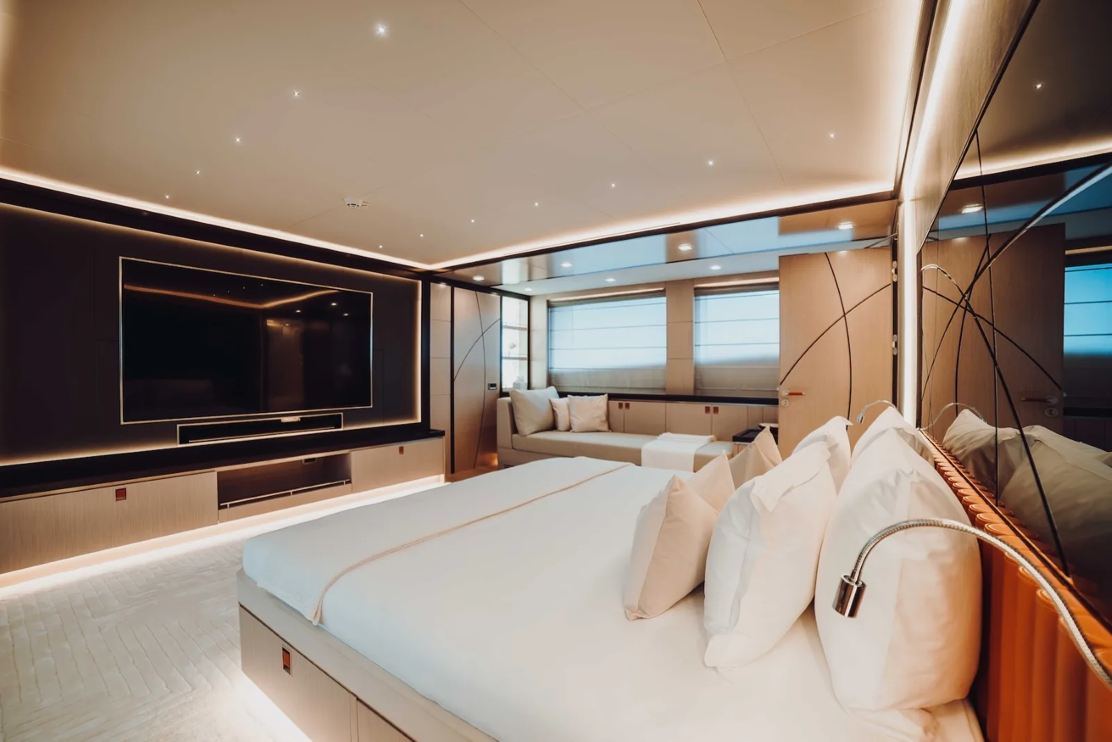 HEEUS - photo 29 location yacht Cannes