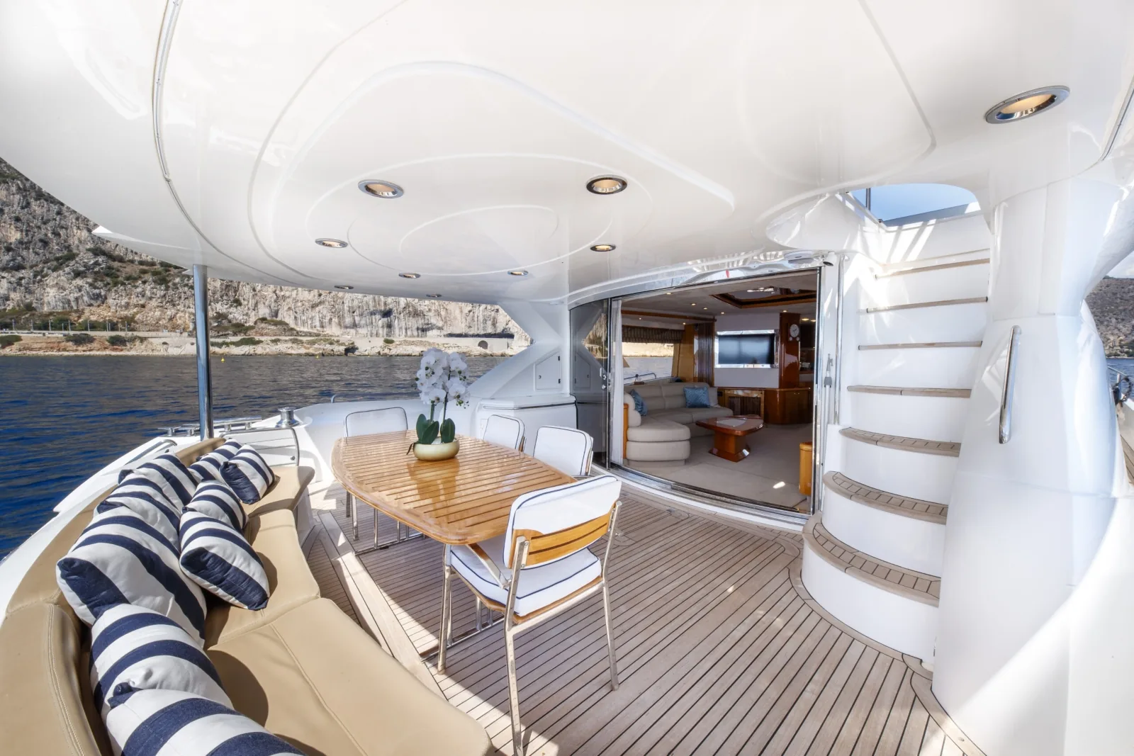 LADY YOUSRA - photo 13 location yacht Cannes