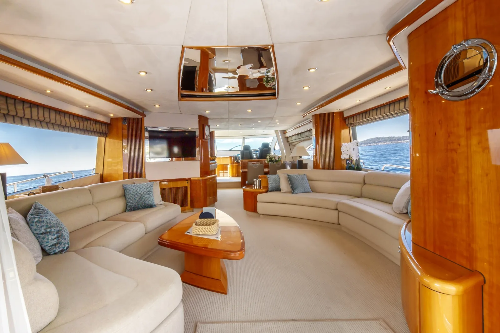 LADY YOUSRA - photo 14 location yacht Cannes