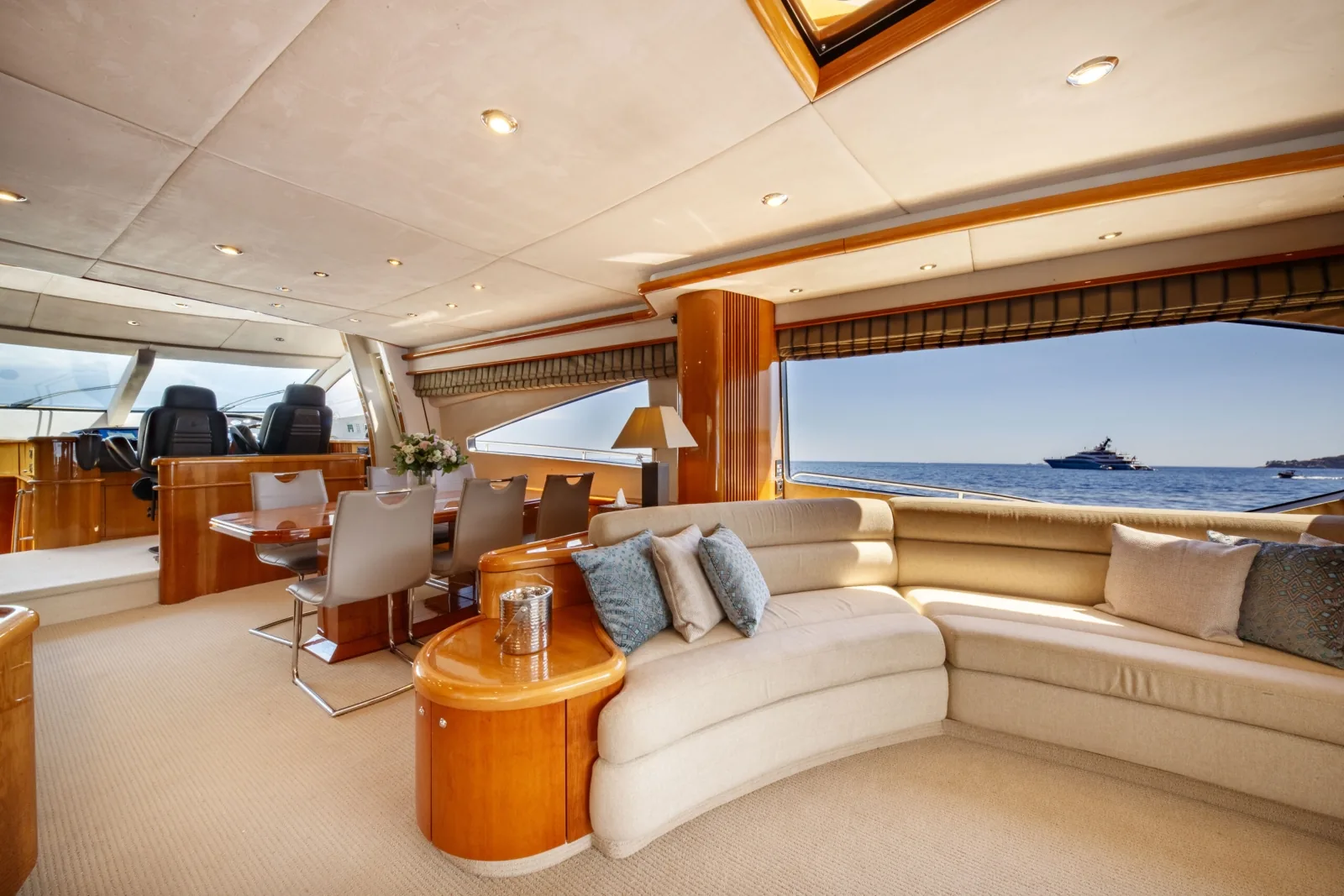LADY YOUSRA - photo 17 location yacht Cannes