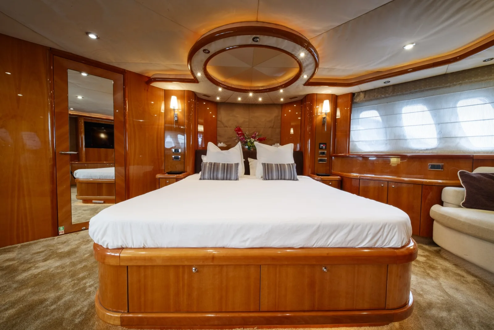 LADY YOUSRA - photo 21 location yacht Cannes