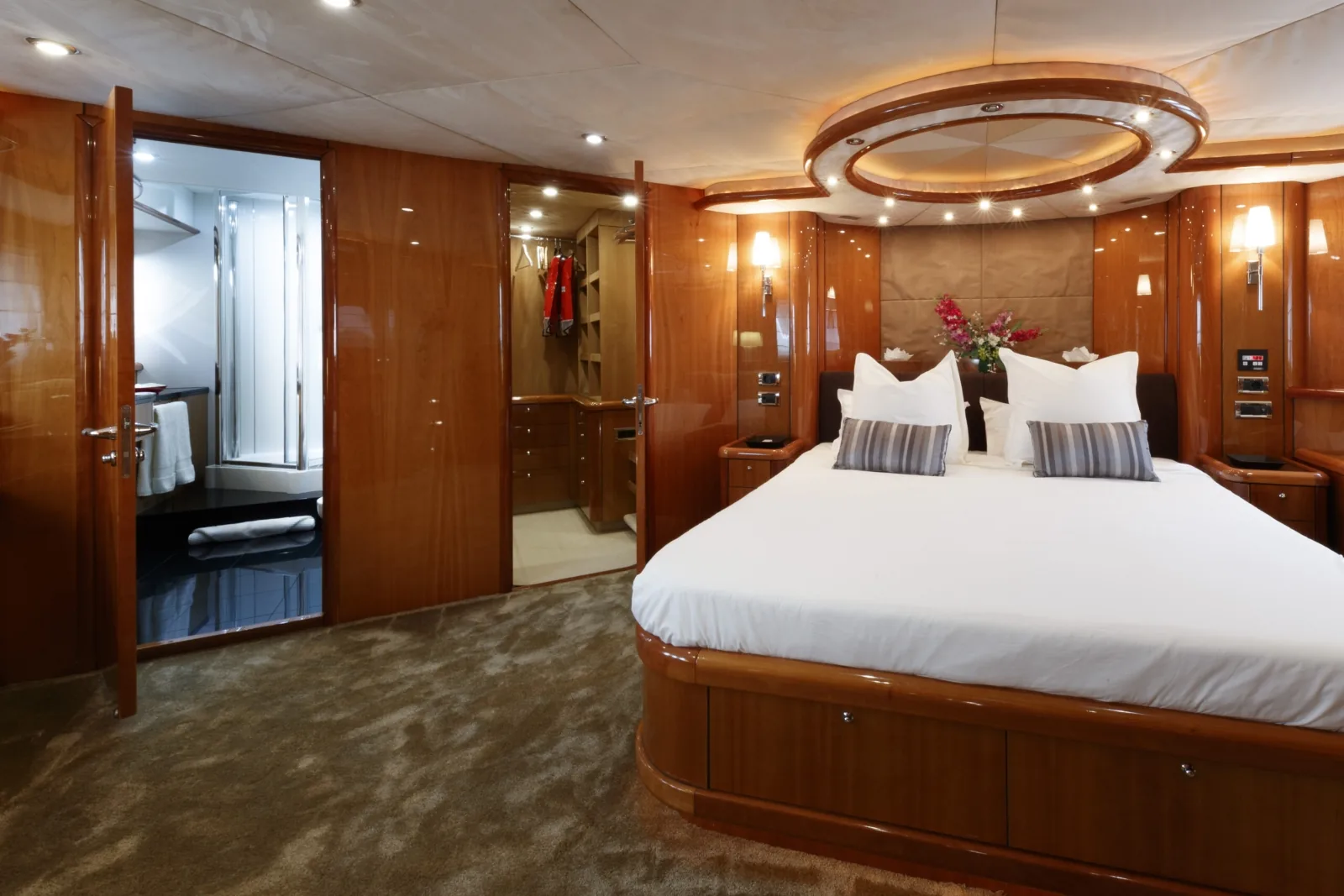 LADY YOUSRA - photo 23 location yacht Cannes