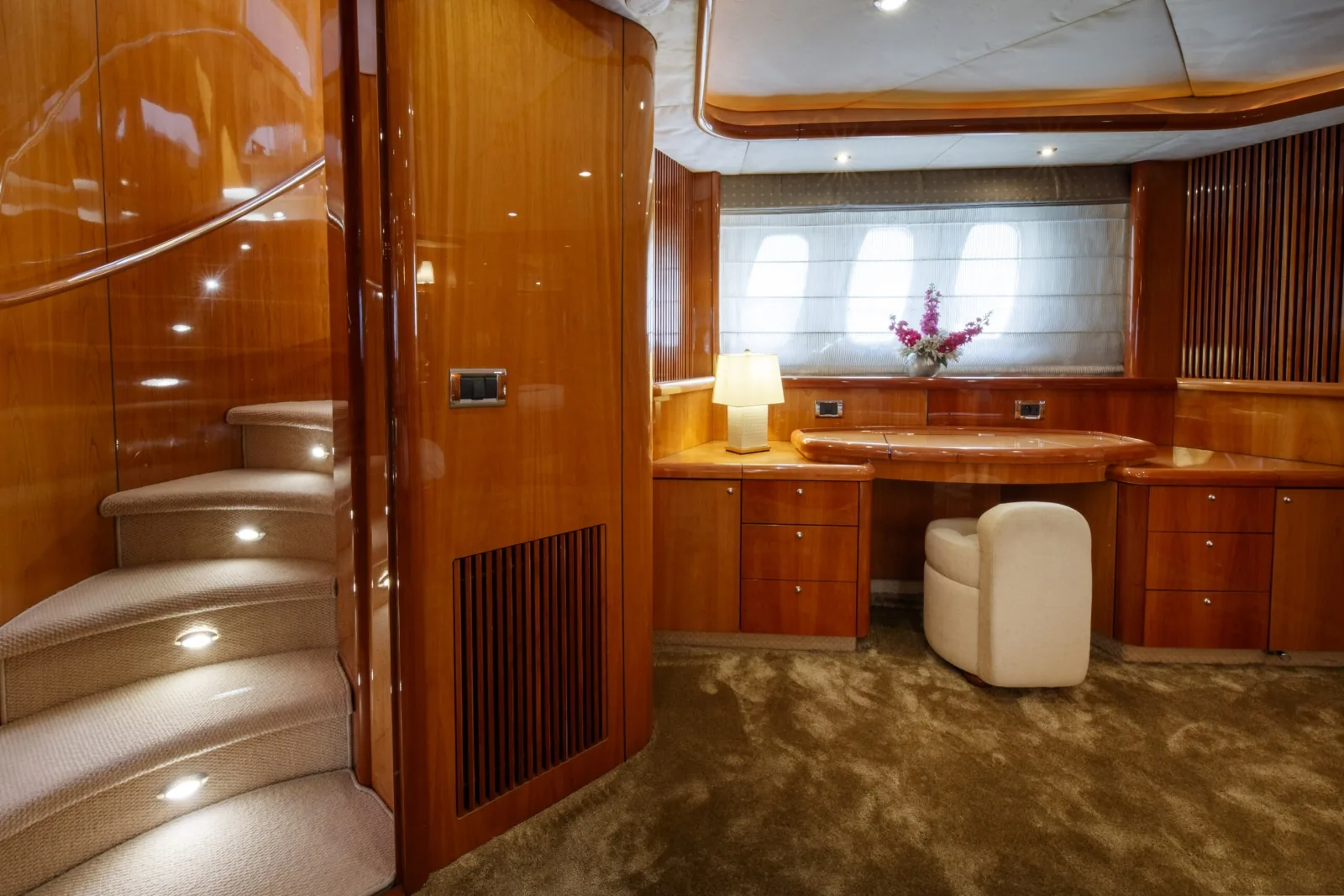 LADY YOUSRA - photo 25 location yacht Cannes