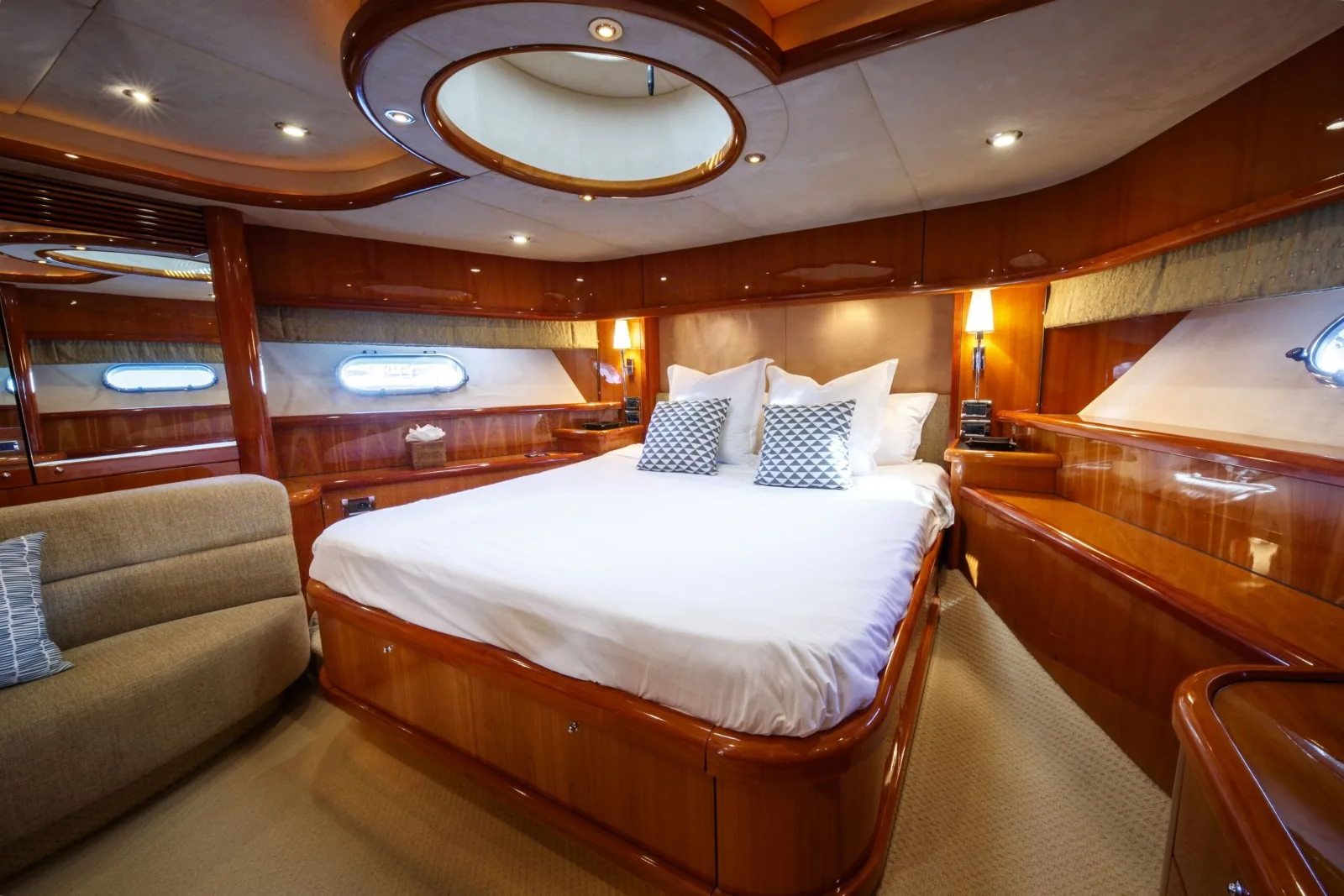 LADY YOUSRA - photo 27 location yacht Cannes