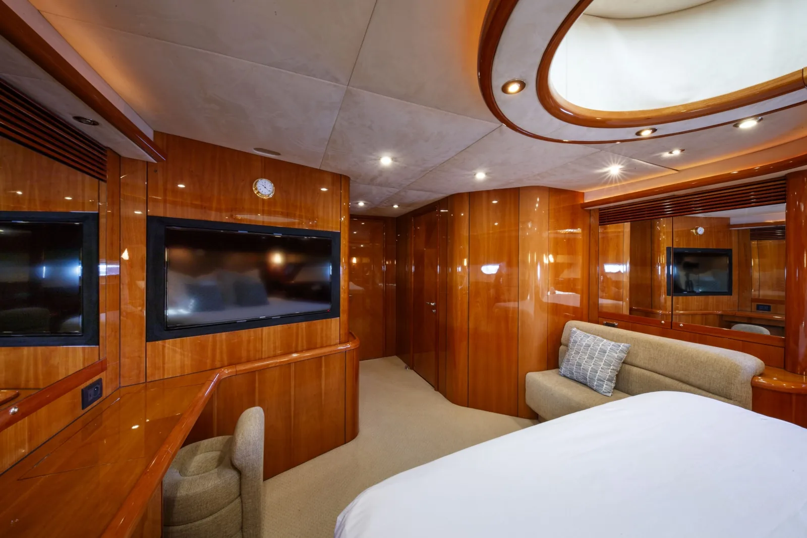 LADY YOUSRA - photo 28 location yacht Cannes