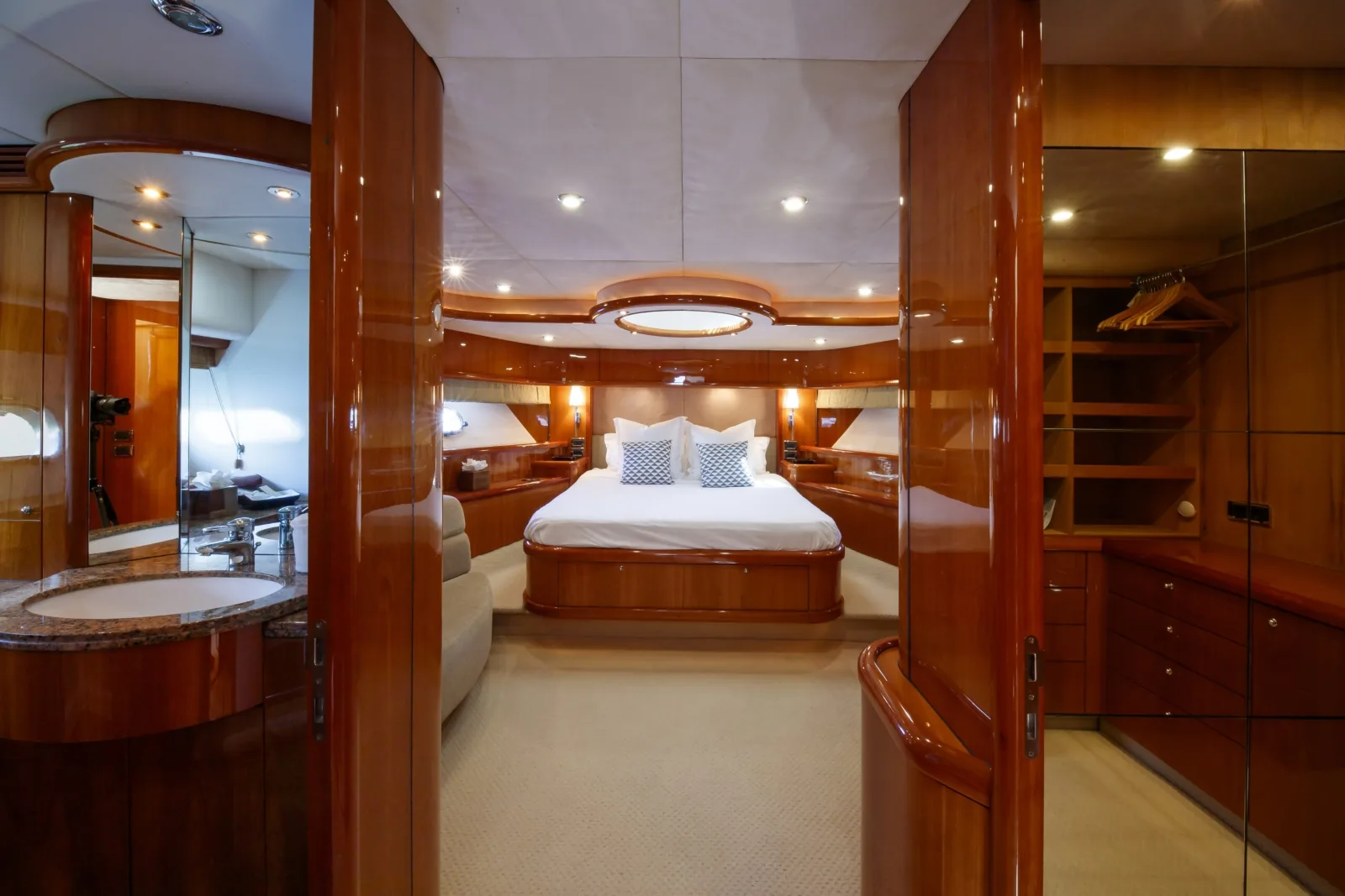 LADY YOUSRA - photo 29 location yacht Cannes