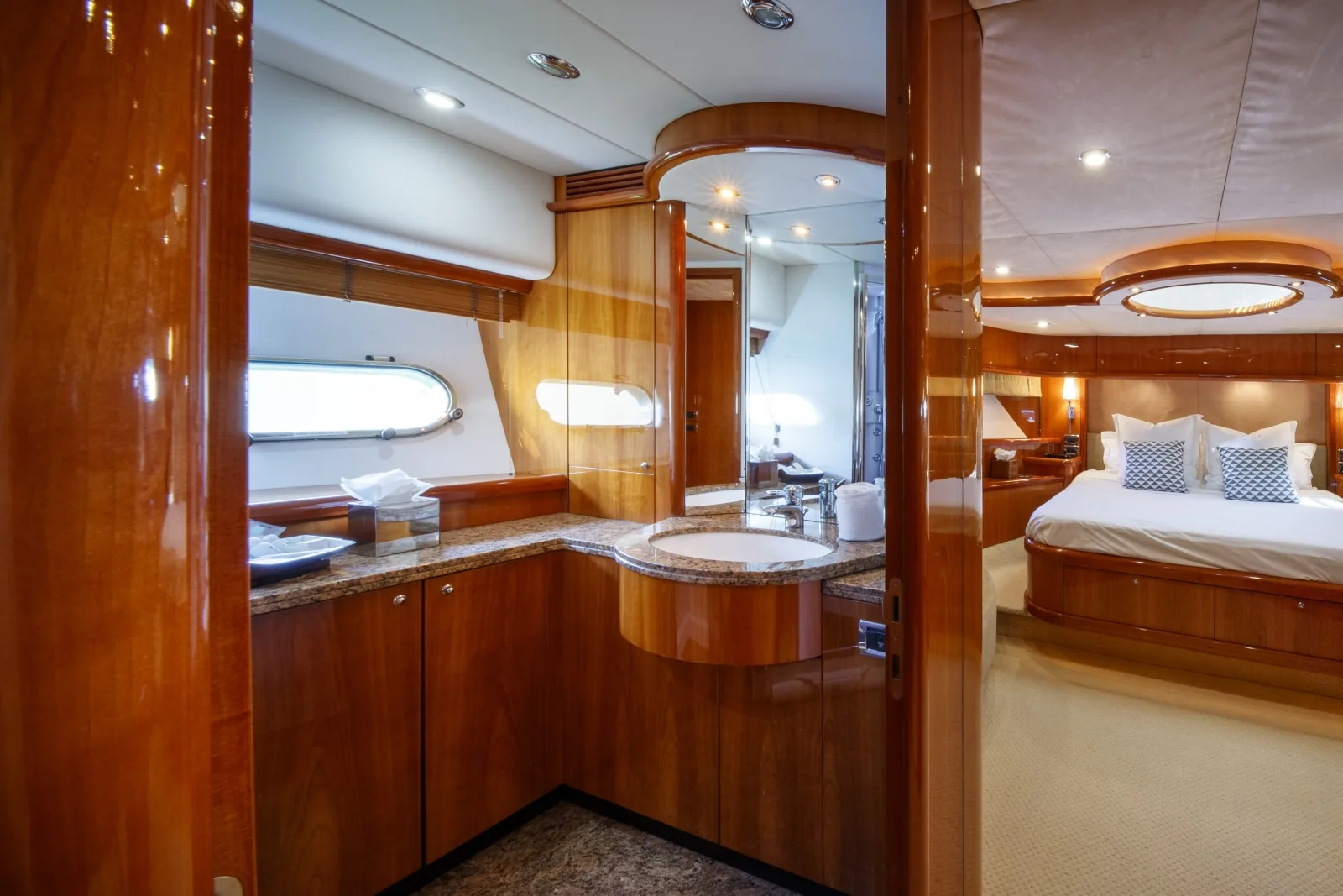 LADY YOUSRA - photo 30 location yacht Cannes