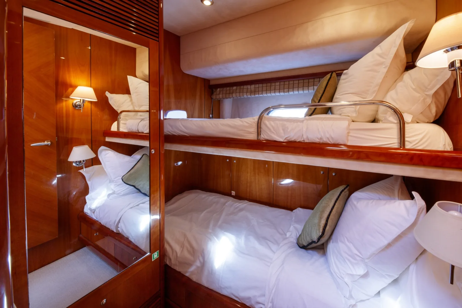 LADY YOUSRA - photo 32 location yacht Cannes