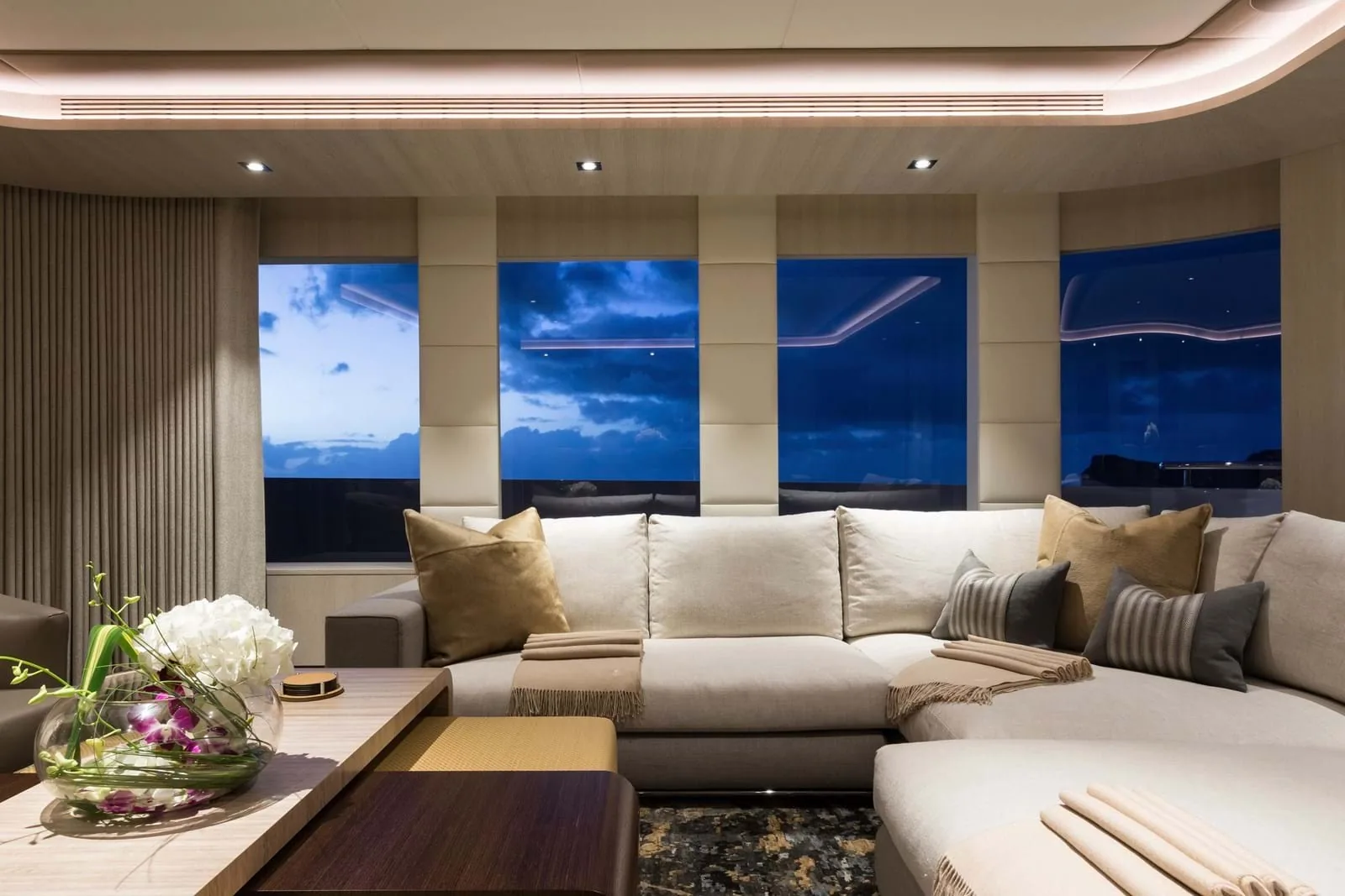 LAURENTIA - photo 19 location yacht Cannes