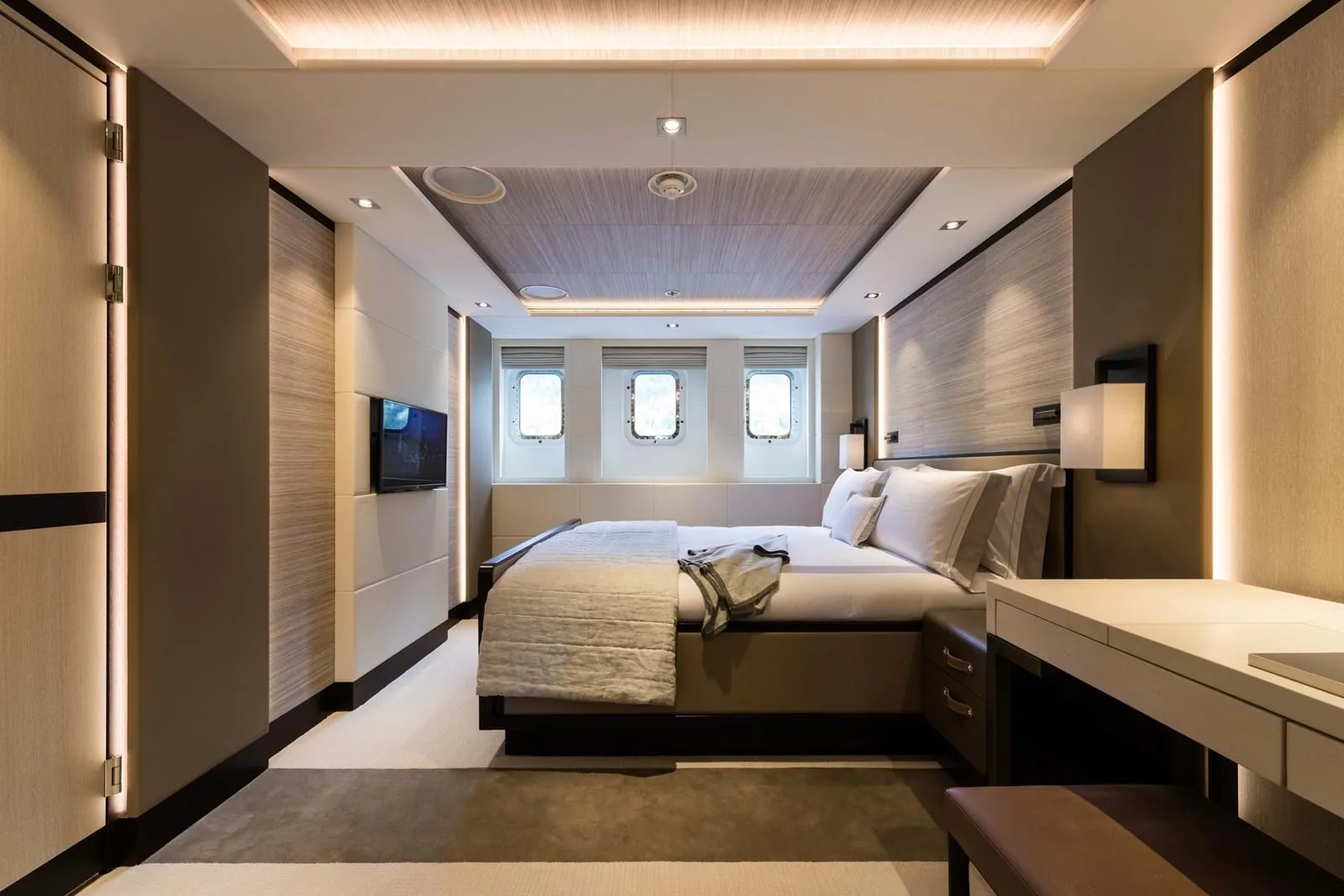 LAURENTIA - photo 30 location yacht Cannes