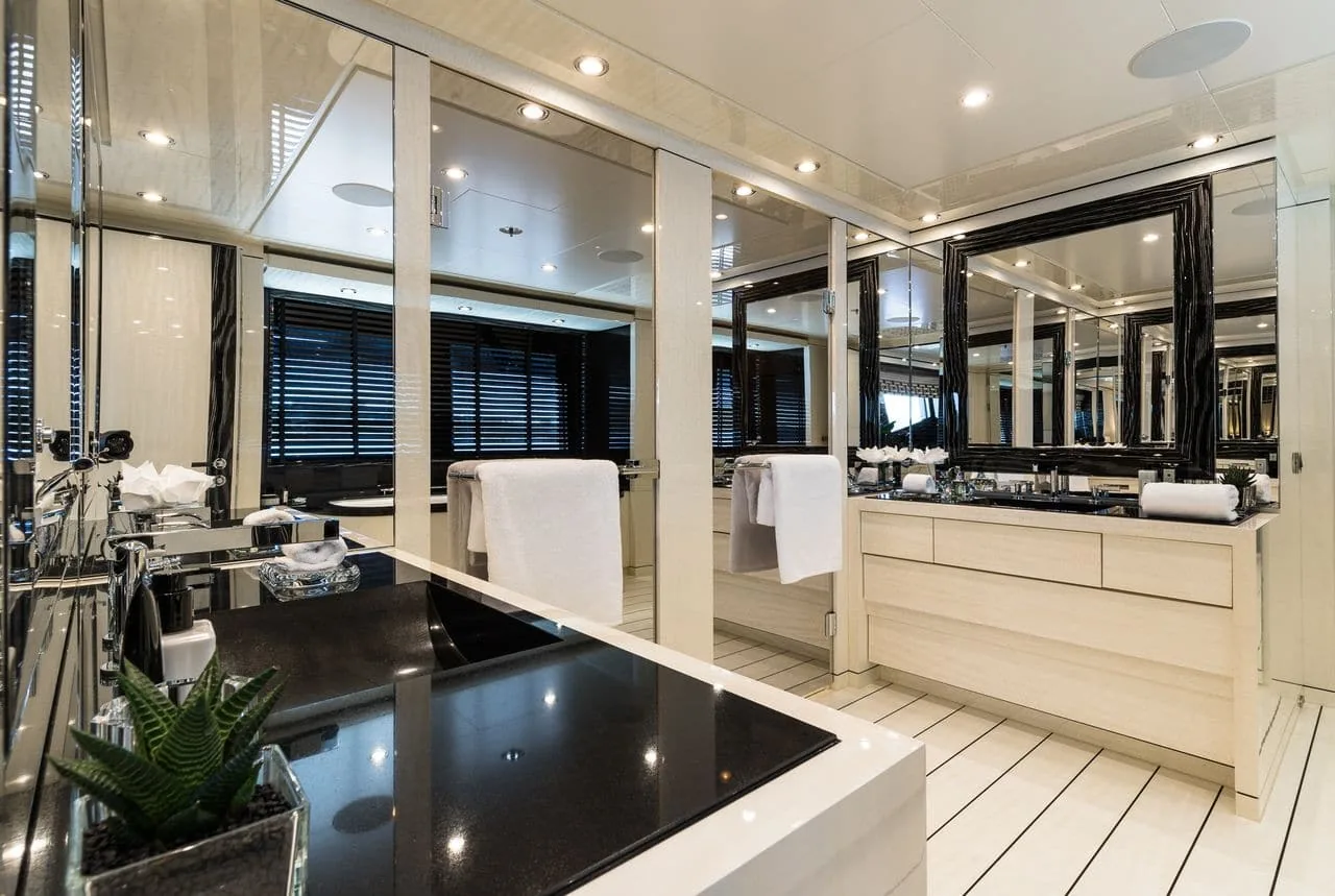LILI - photo 19 location yacht Cannes