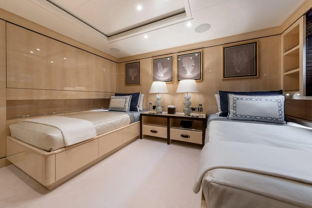 LILI - photo 21 location yacht Cannes