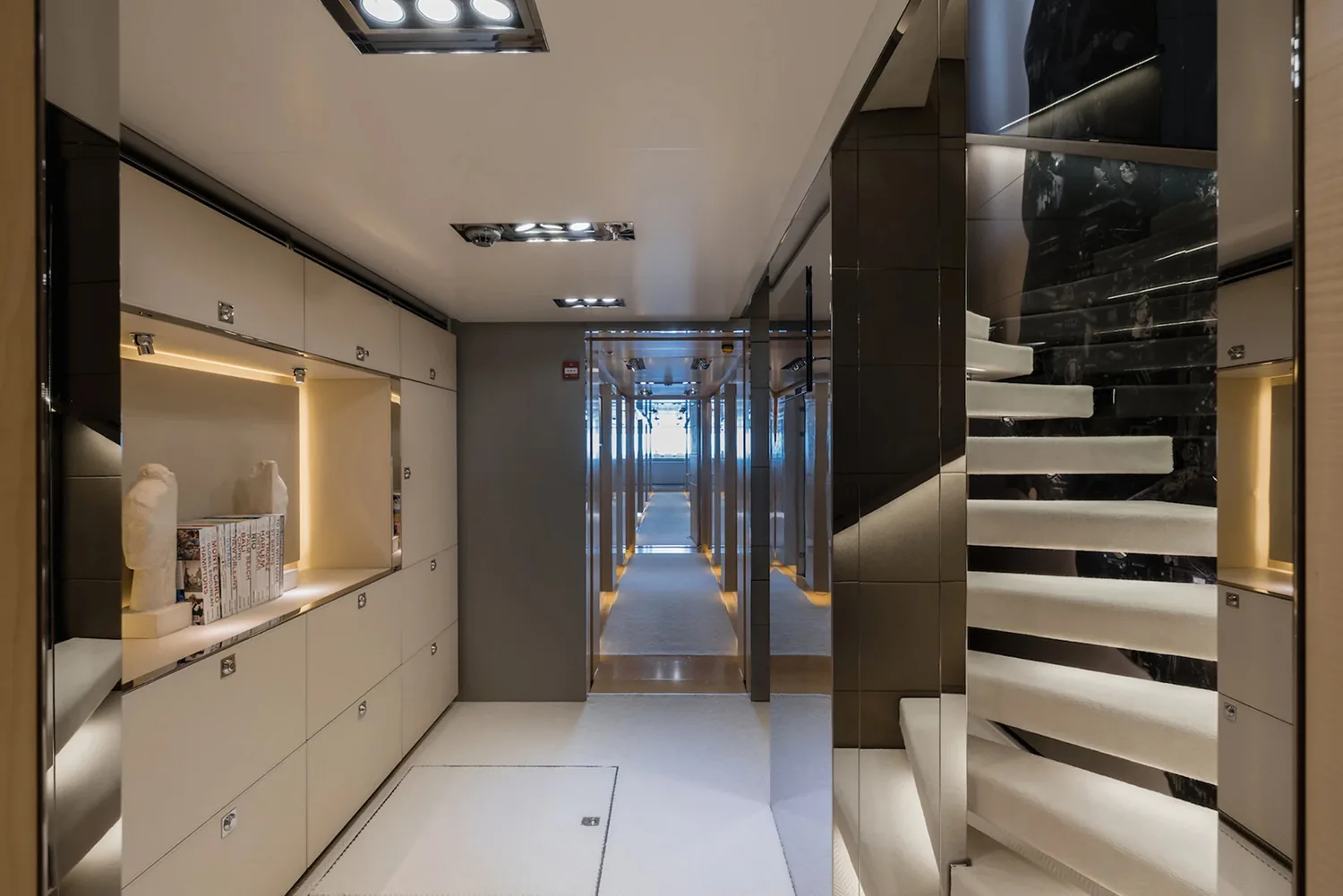 LOON - photo 14 location yacht Cannes