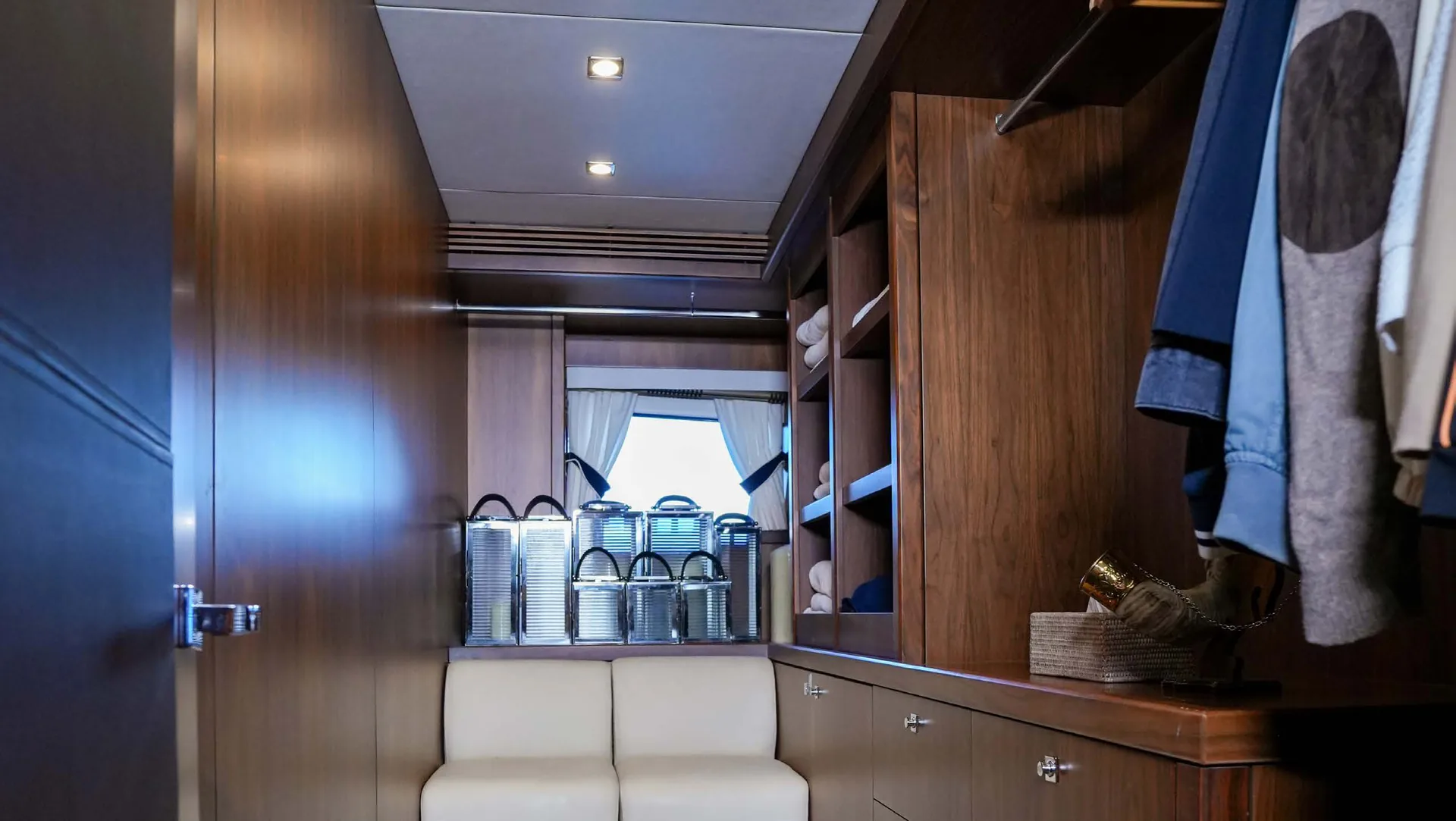 Lucien, photo 17 location yacht Cannes
